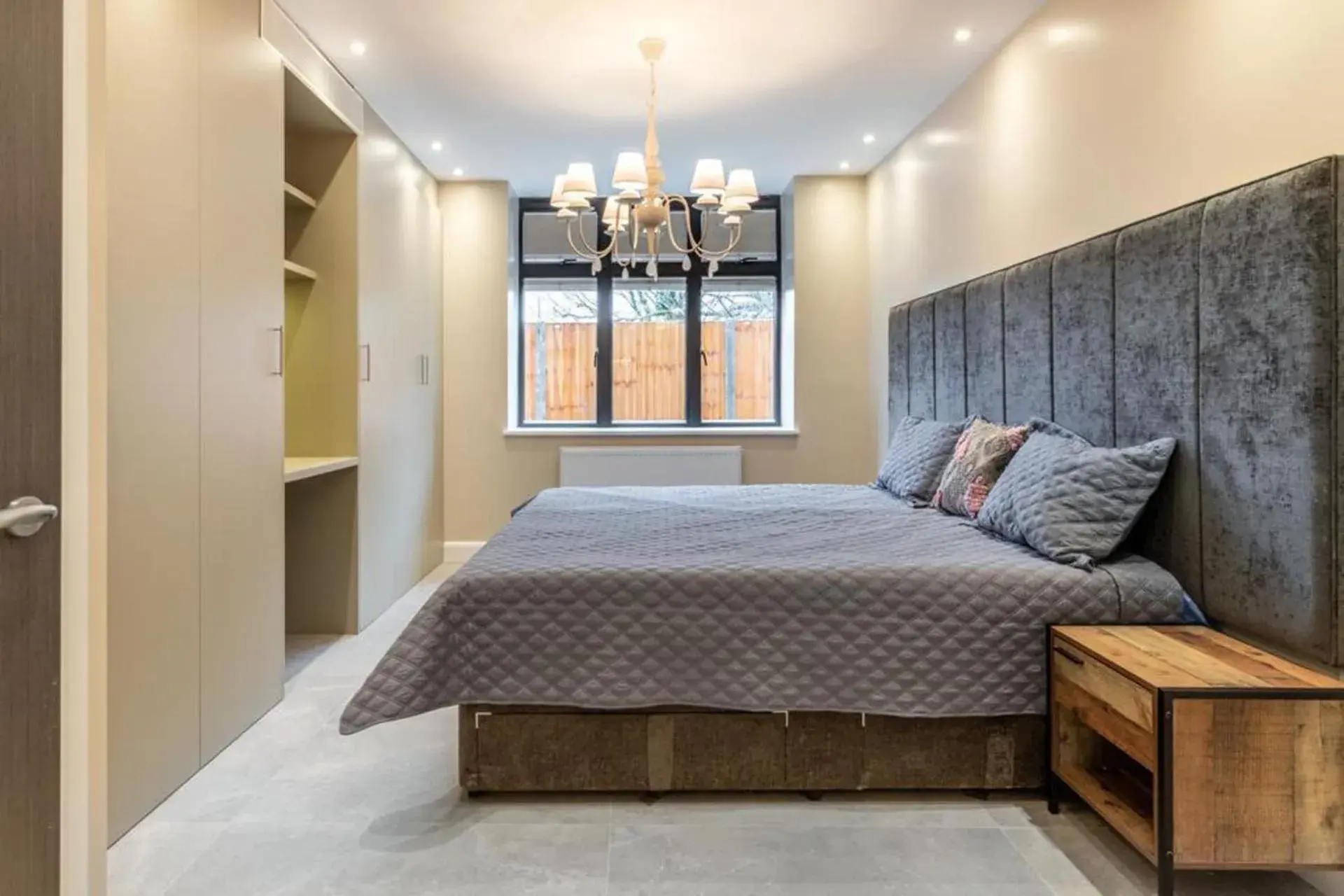Apartment - Sleeps 2 & Free Parking Apartment - Sleeps 2 & Free Parking