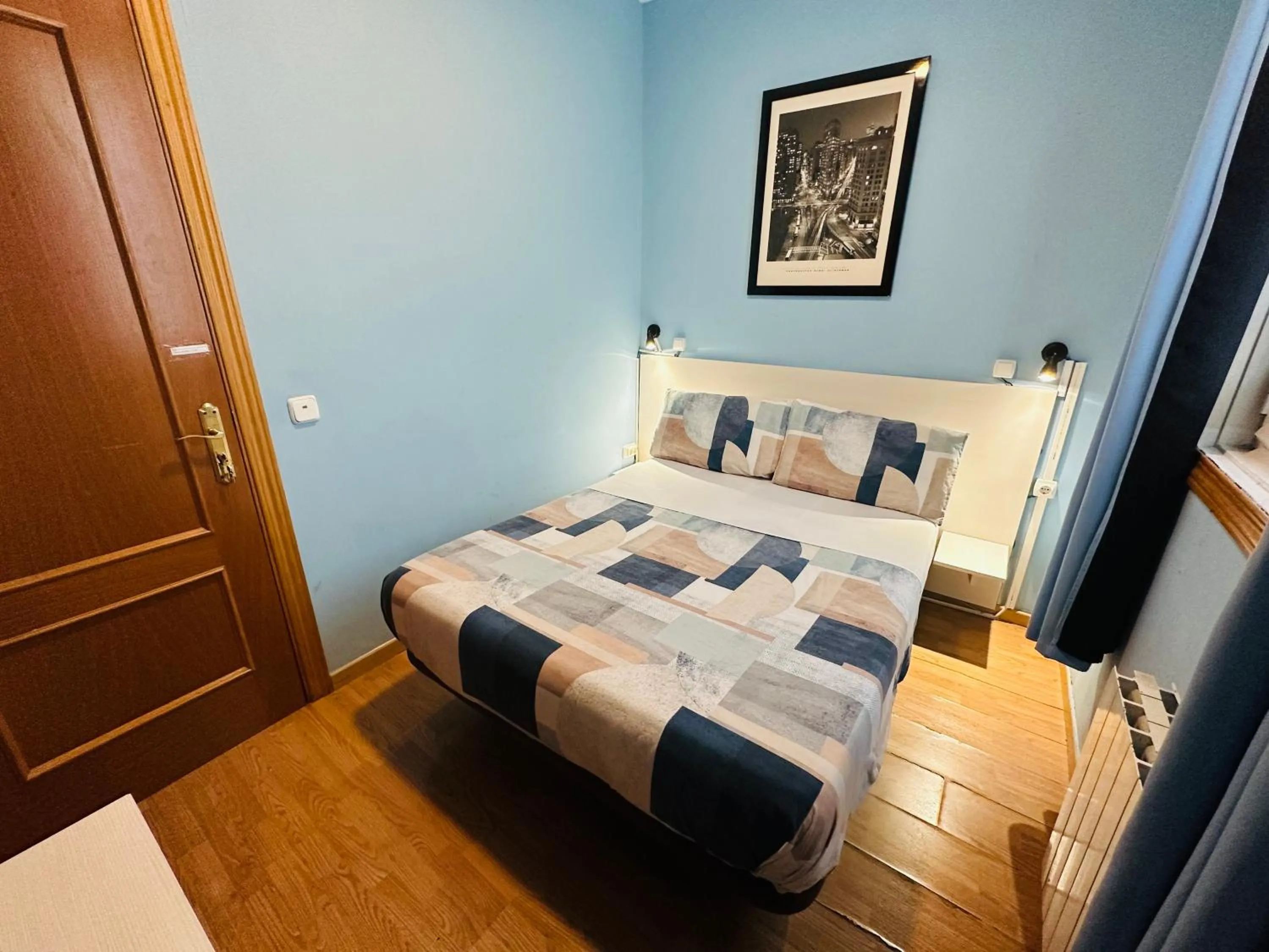 Photo of the whole room, Bed in CH Casillas