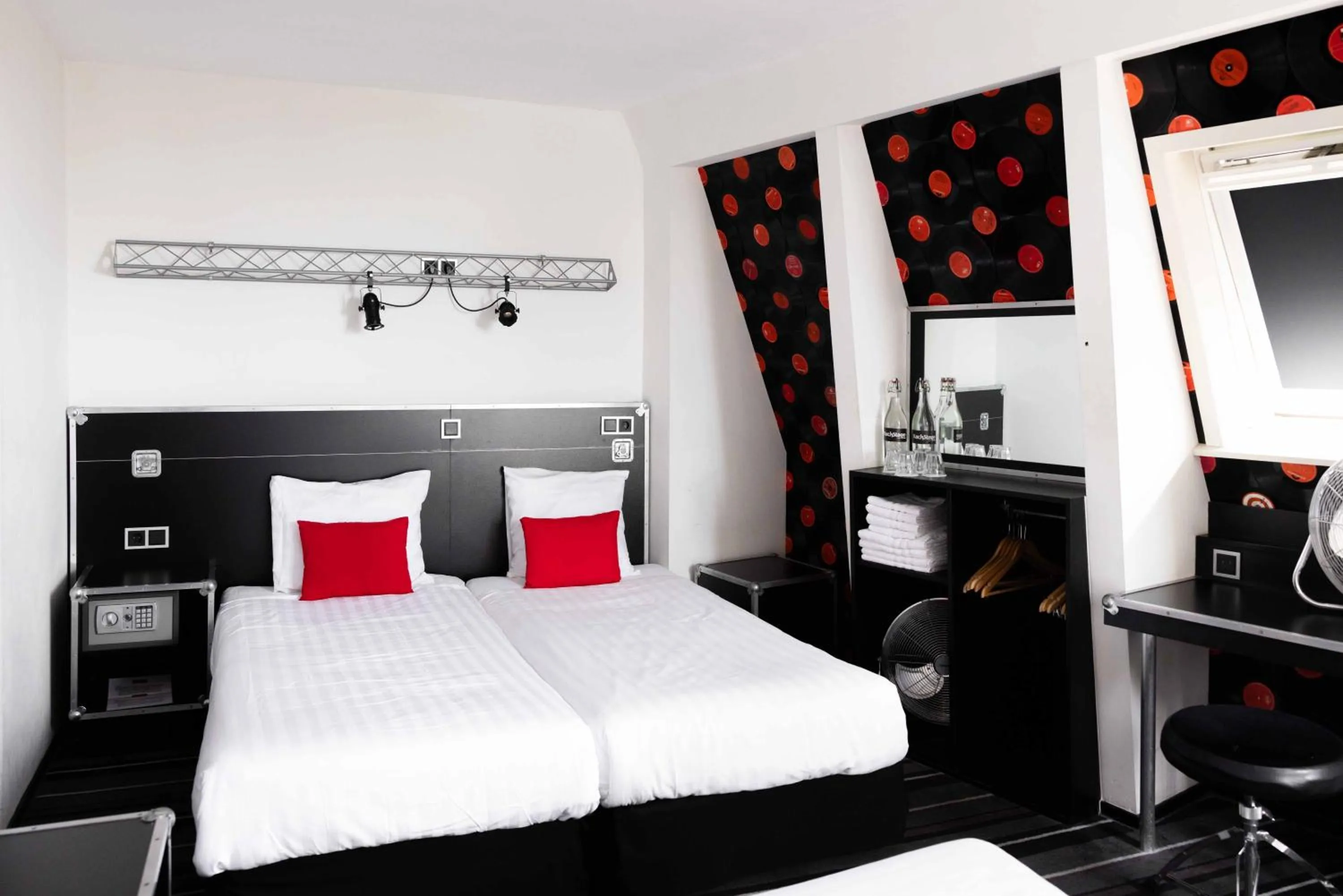 Bed in Backstage Hotel Amsterdam