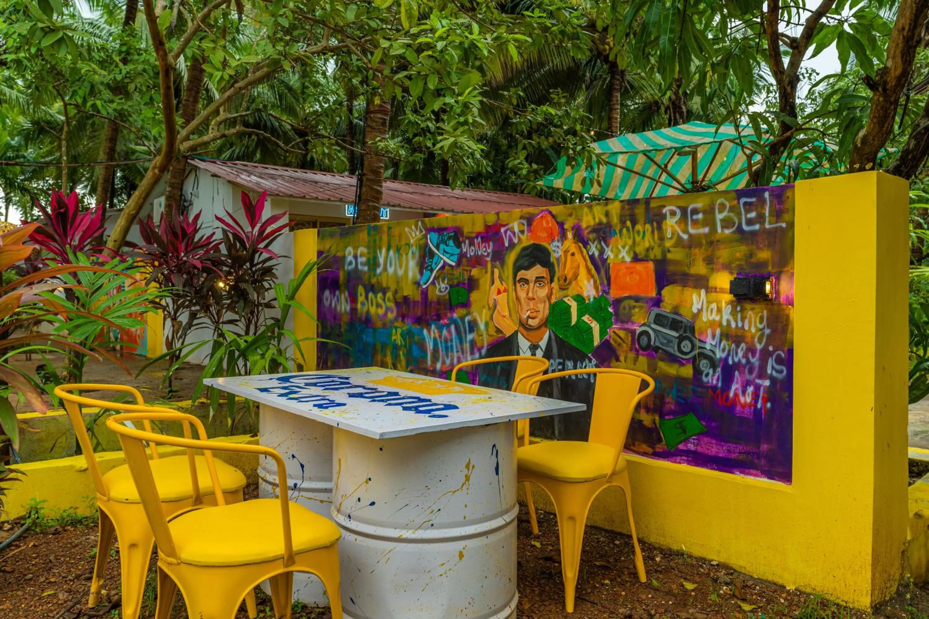 Garden in Whoopers Party Hostel, Palolem