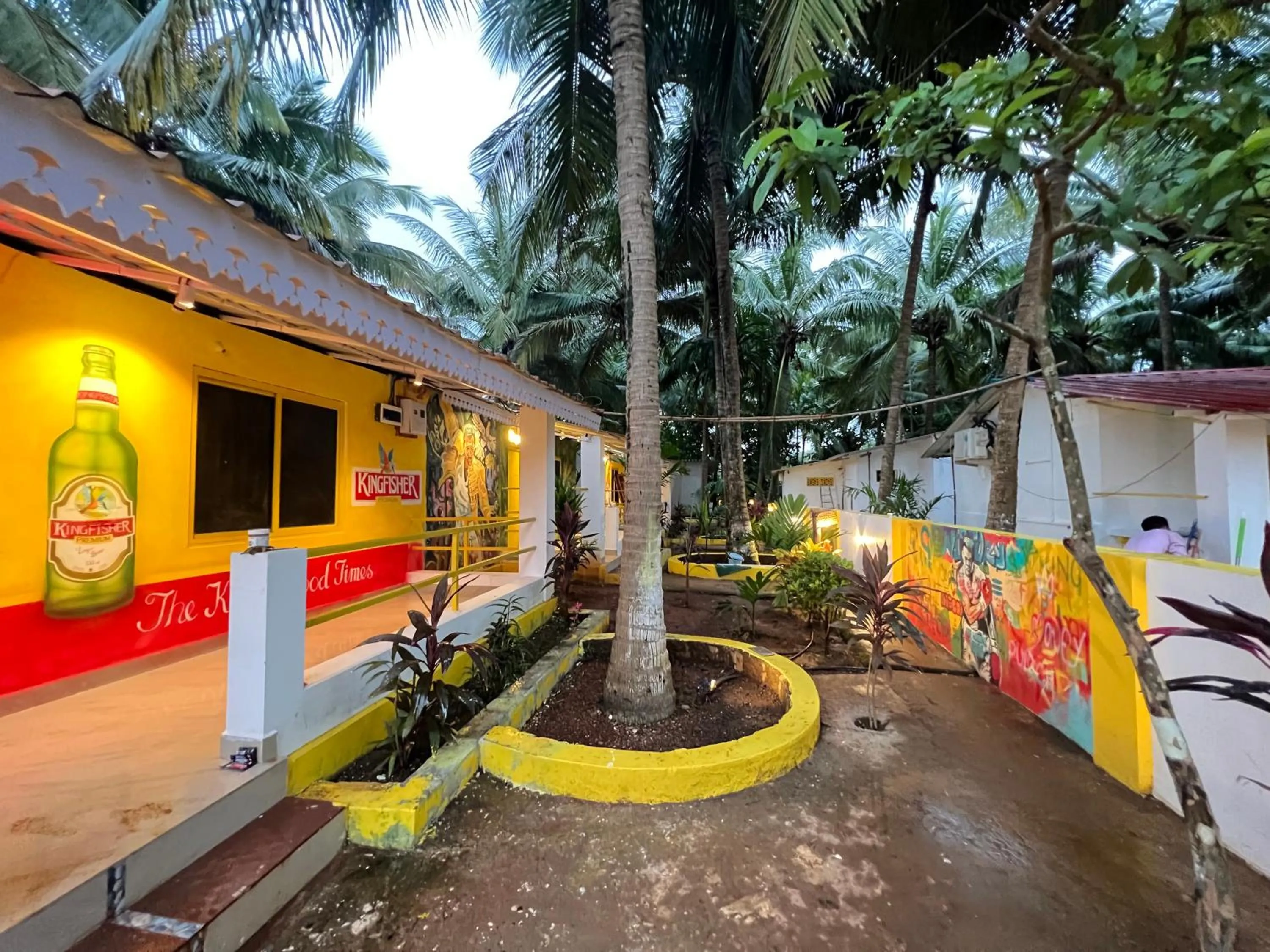 Garden view in Whoopers Party Hostel, Palolem