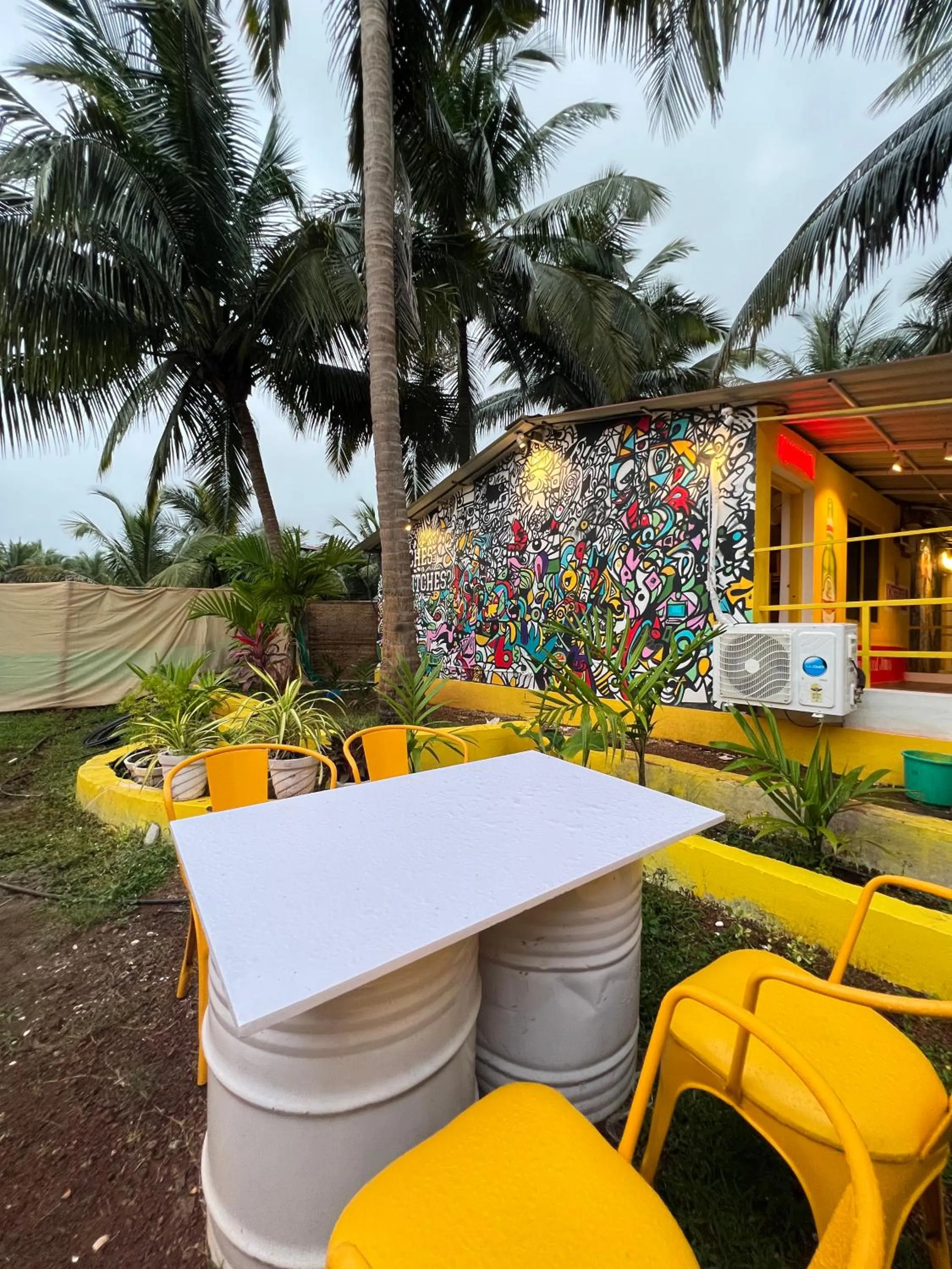 Evening entertainment in Whoopers Party Hostel, Palolem