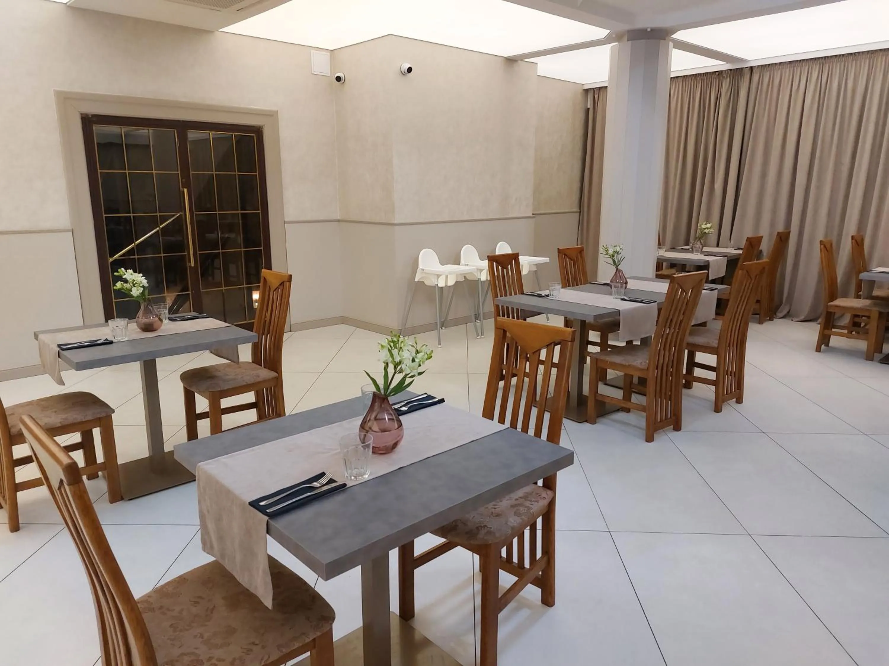 Breakfast in 70s Hostel