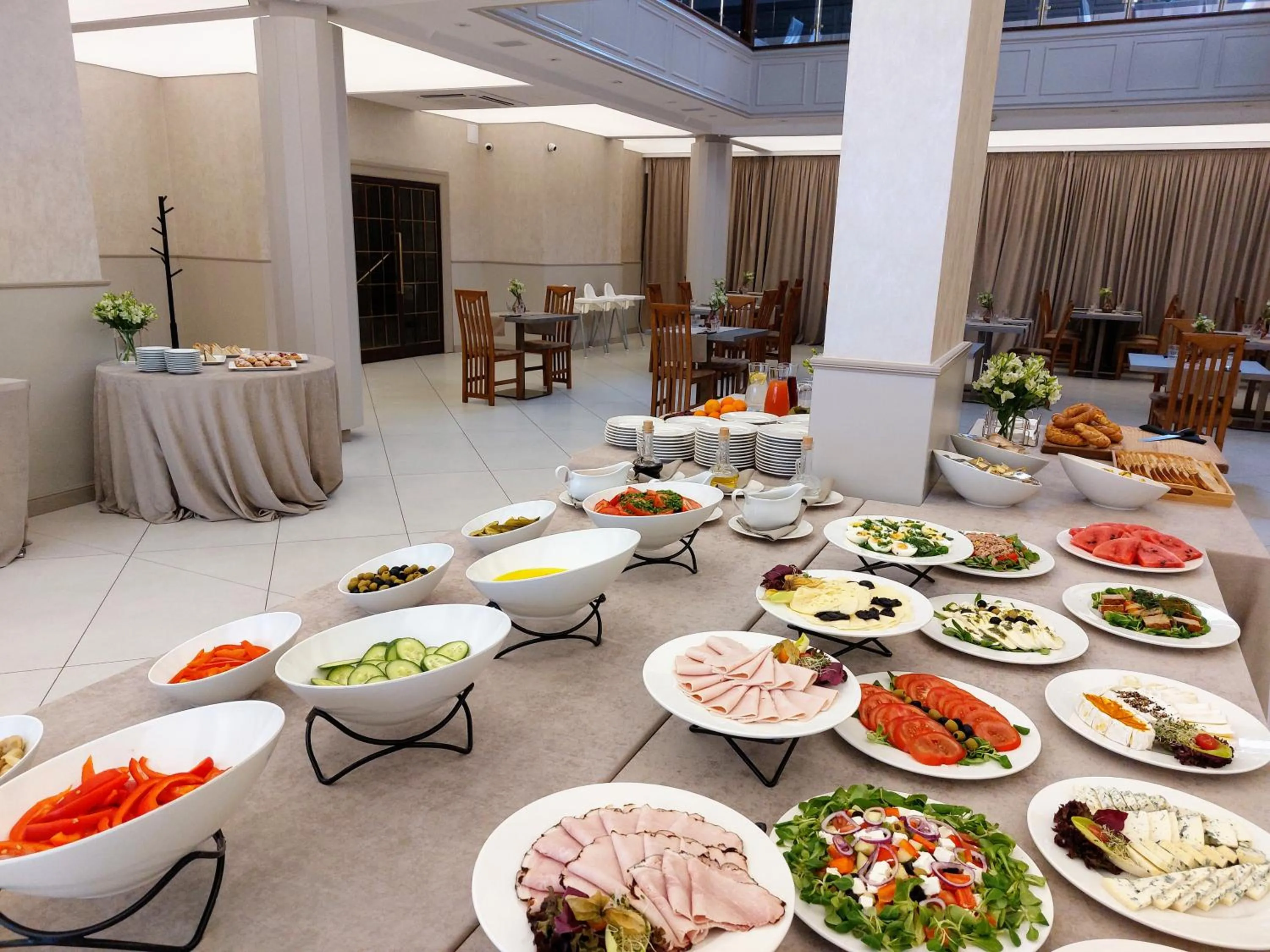 Food close-up in 70s Hostel