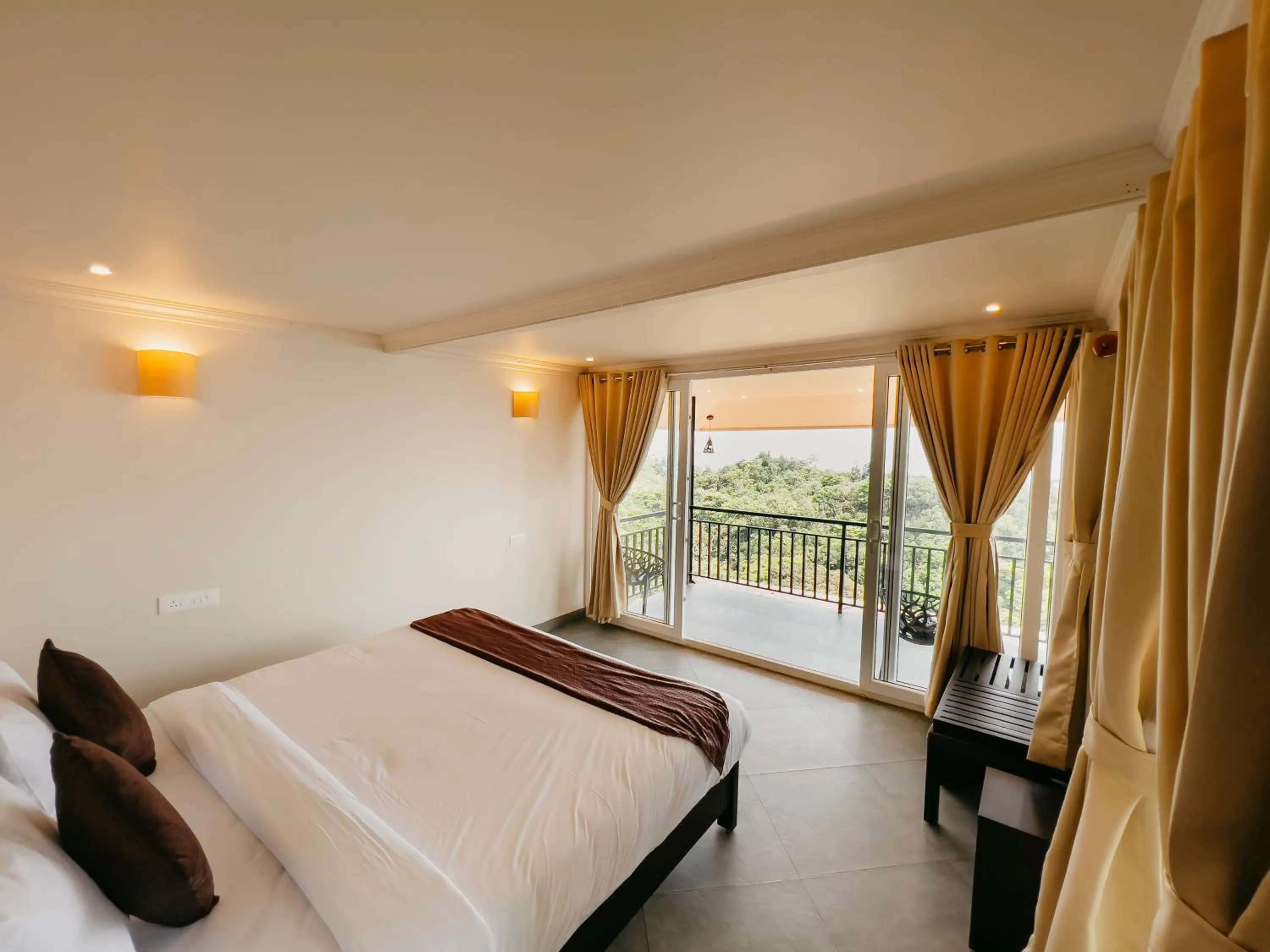 Photo of the whole room, Bed in Forest County