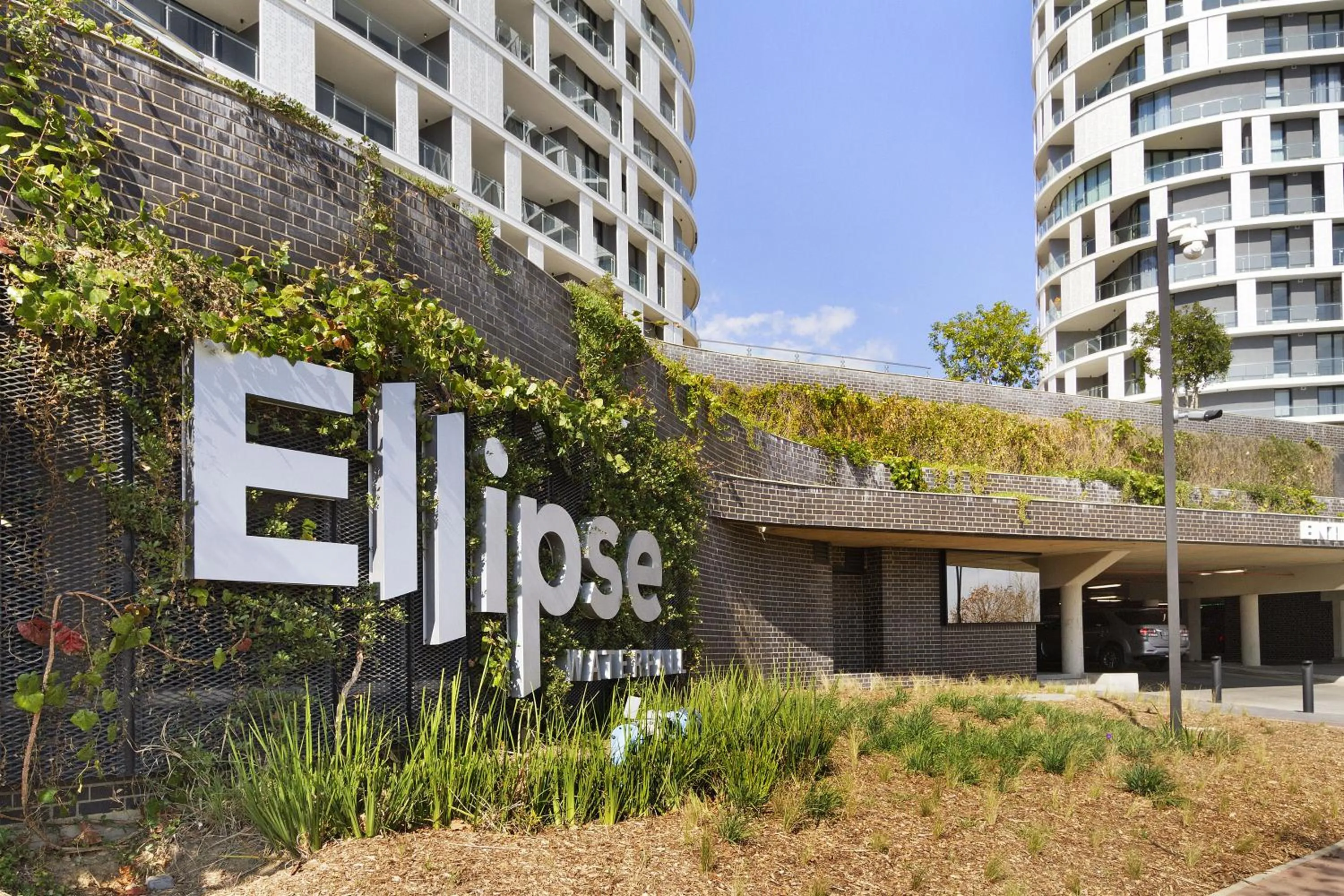Ellipse Waterfall 31002
