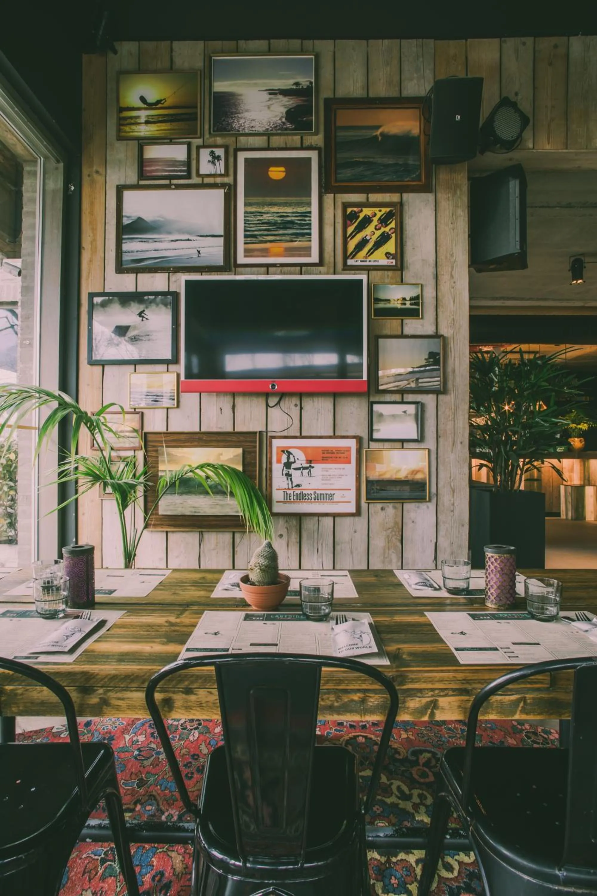 Restaurant/places to eat in Lakeside Paradise Sport Hostel