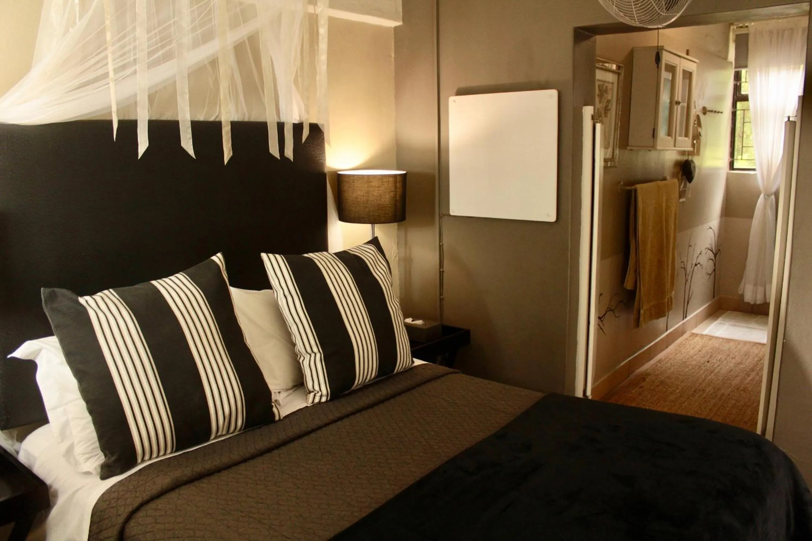 Bedroom, Bed in Cathkin Cottage Bed & Breakfast