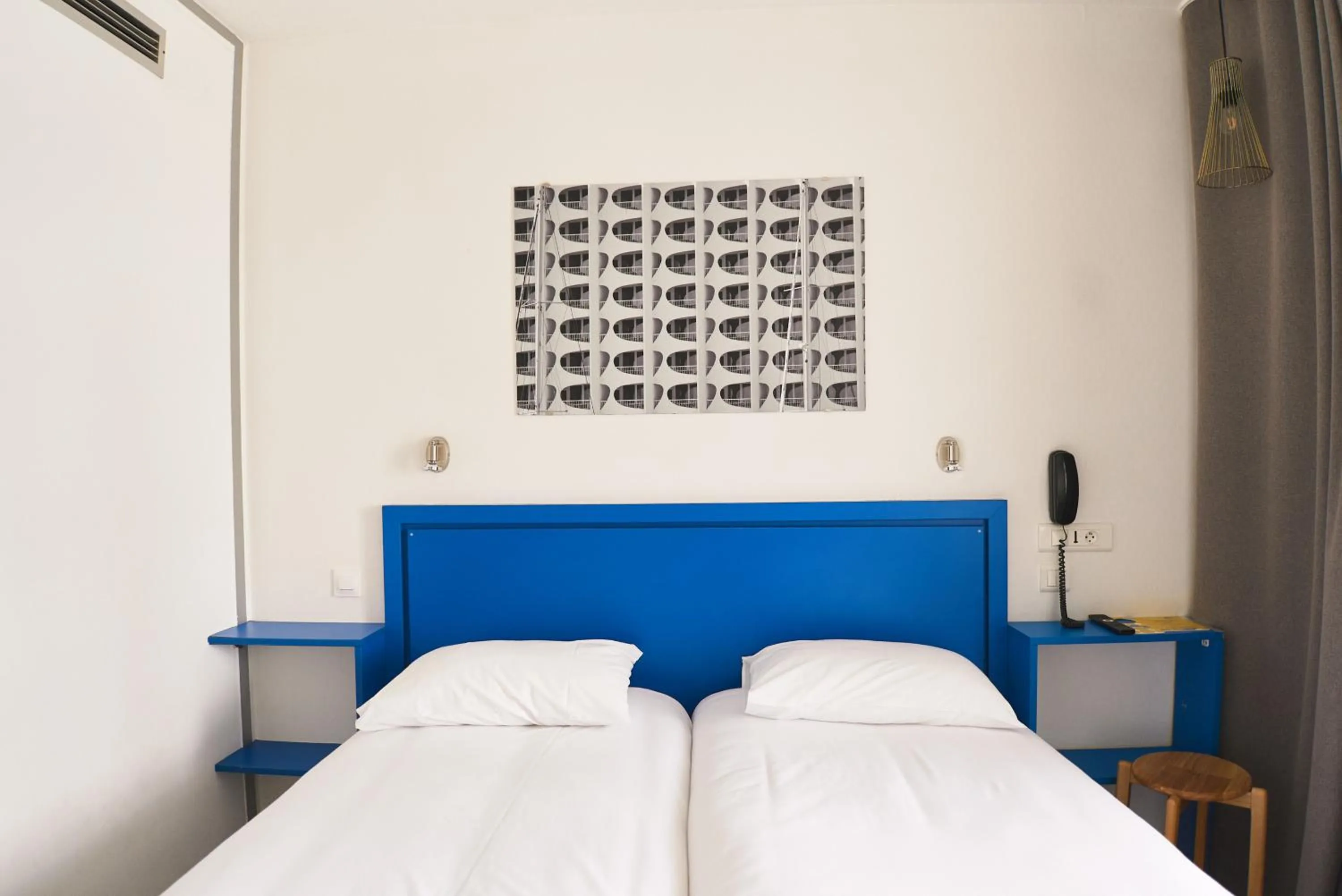 Bedroom, Bed in Hôtel Les Rives Bleues