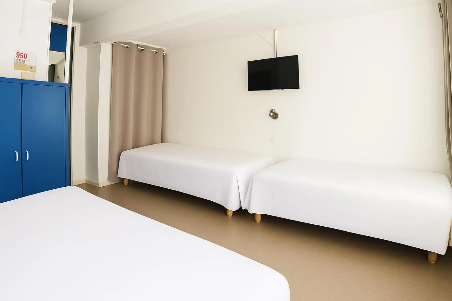 Photo of the whole room, Bed in Hôtel Les Rives Bleues