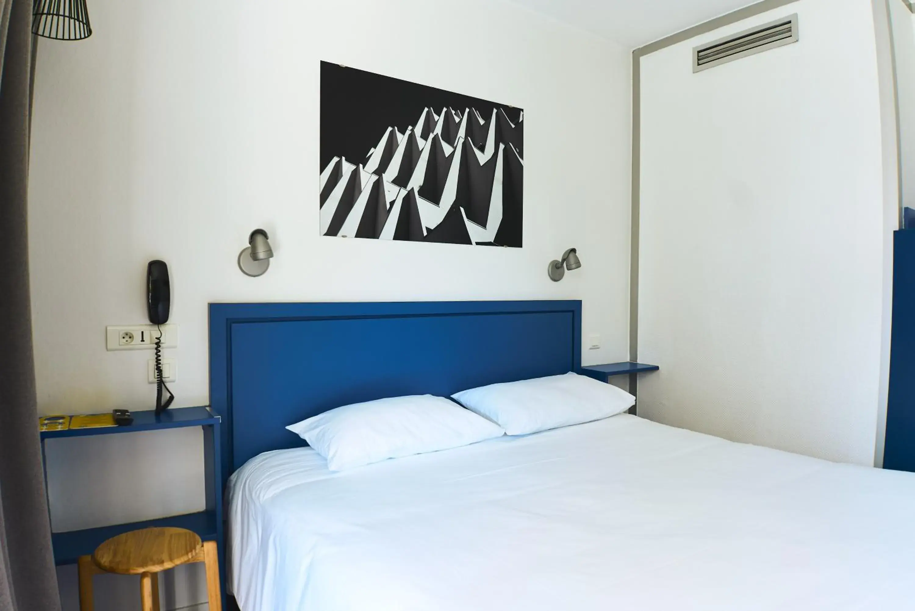 Double Room - single occupancy in Hôtel Les Rives Bleues Double Room - single occupancy in Hôtel Les Rives Bleues