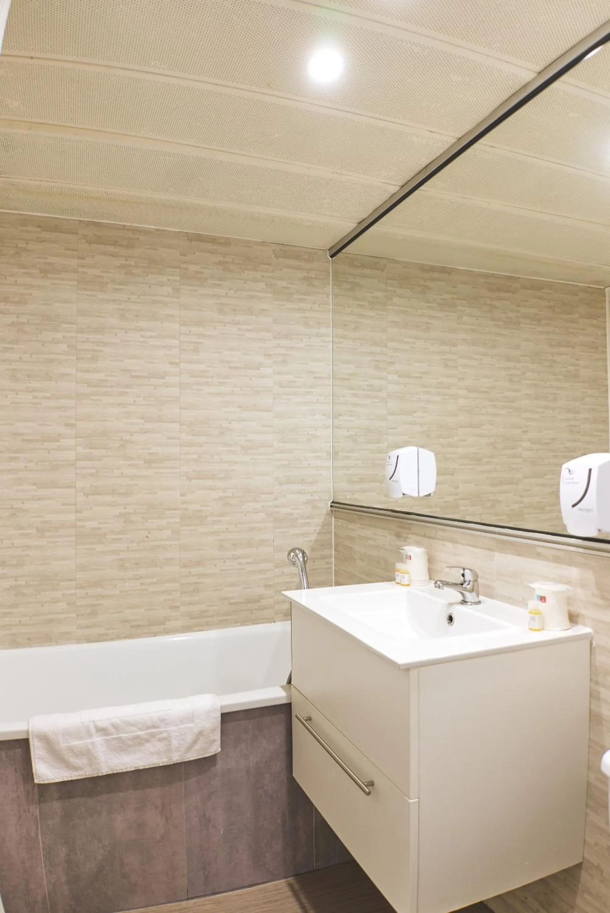 Bathroom in Hôtel Les Rives Bleues