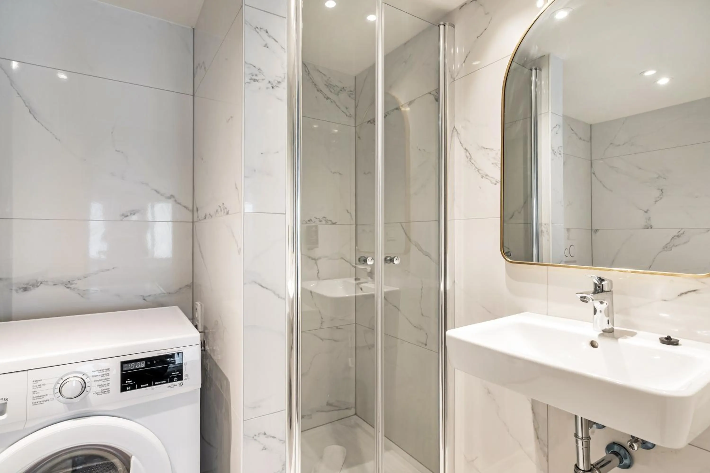 Shower in Smartflats - the City Antwerp