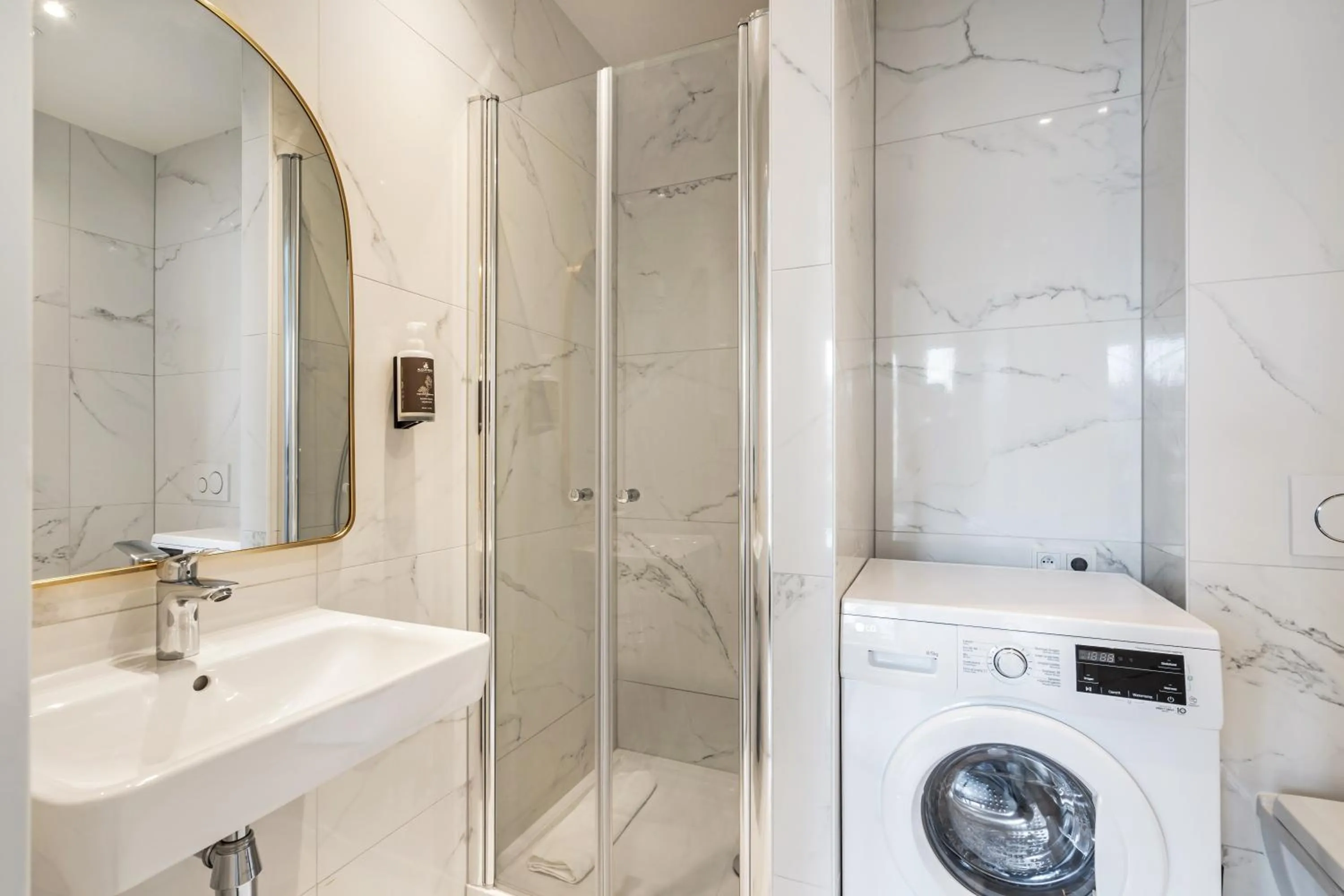 Shower in Smartflats - the City Antwerp