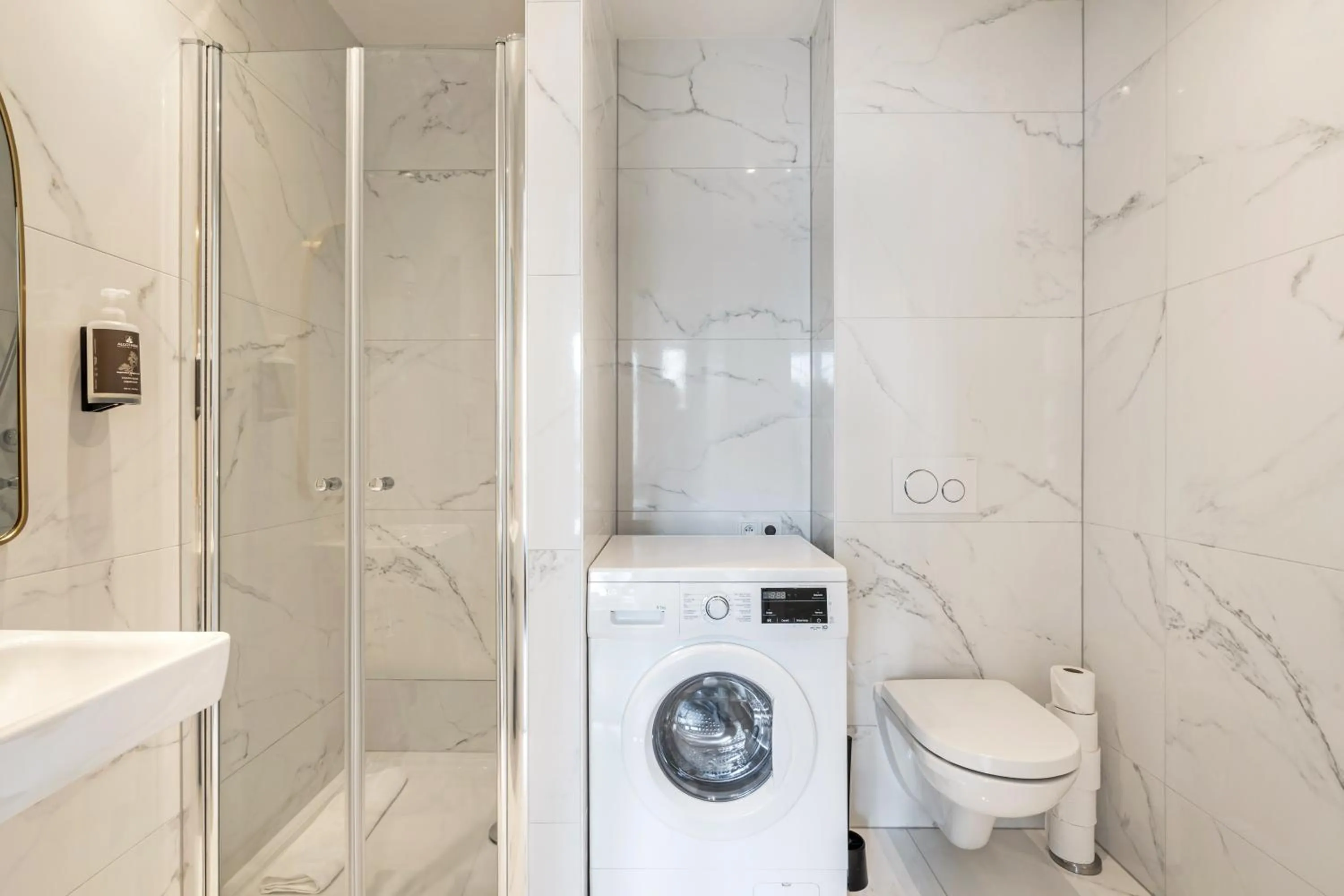 Shower in Smartflats - the City Antwerp