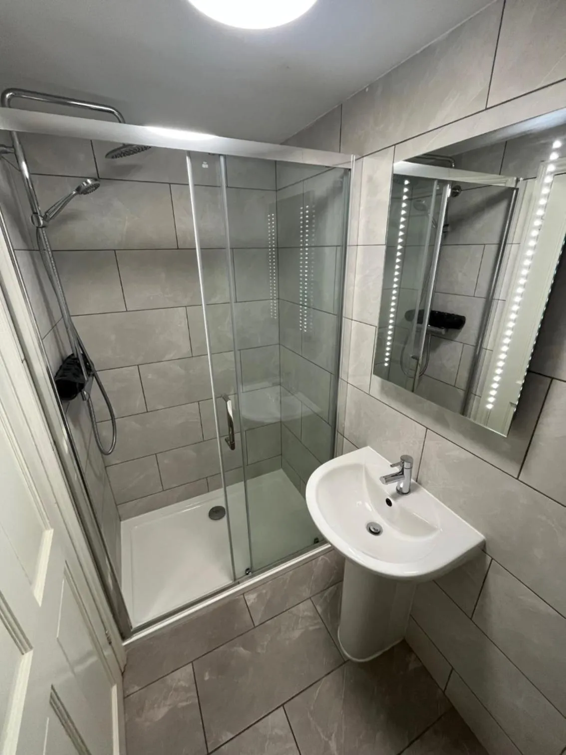 Shower in Sorrento Hotel & Restaurant