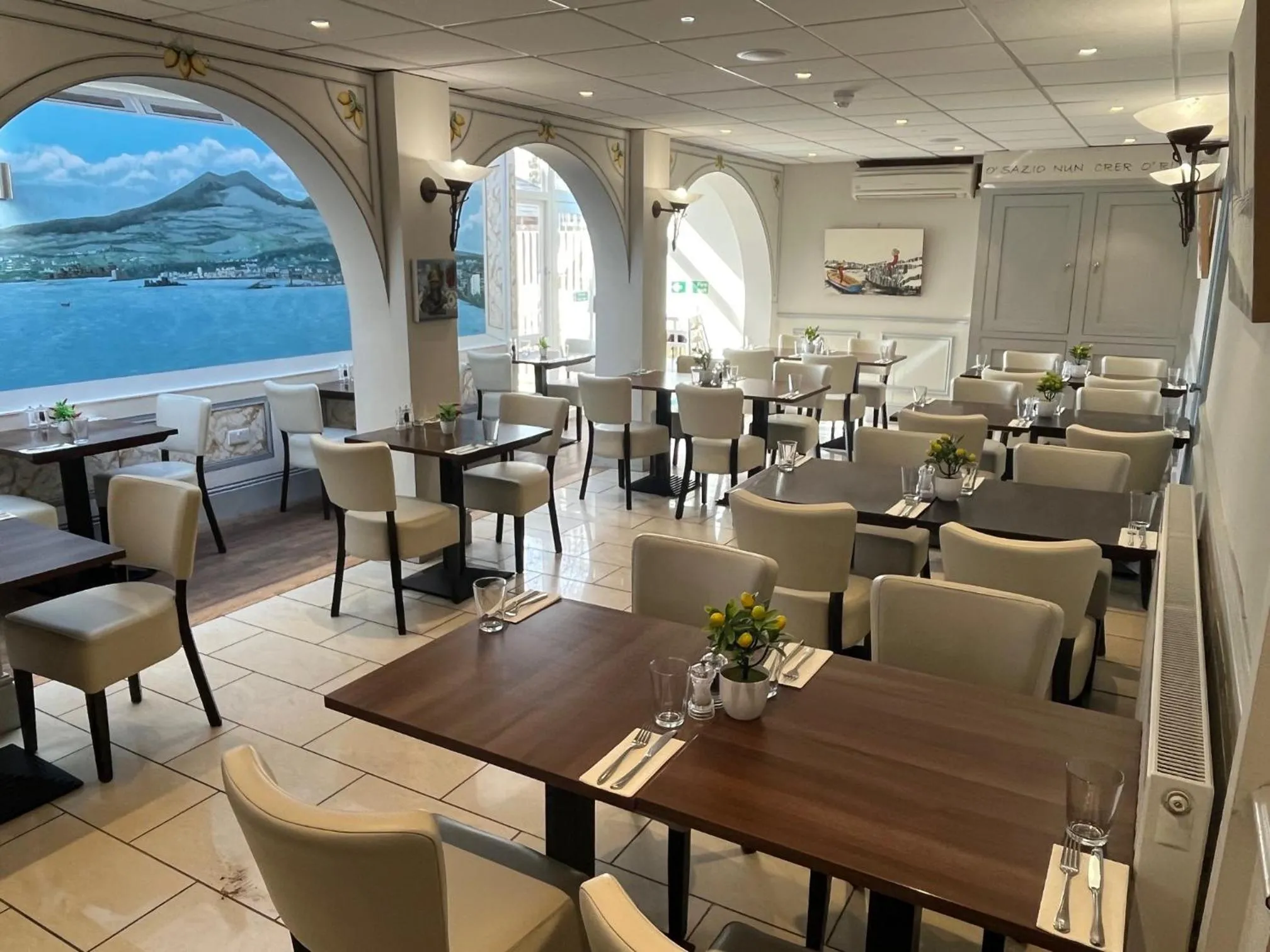 Restaurant/places to eat in Sorrento Hotel & Restaurant