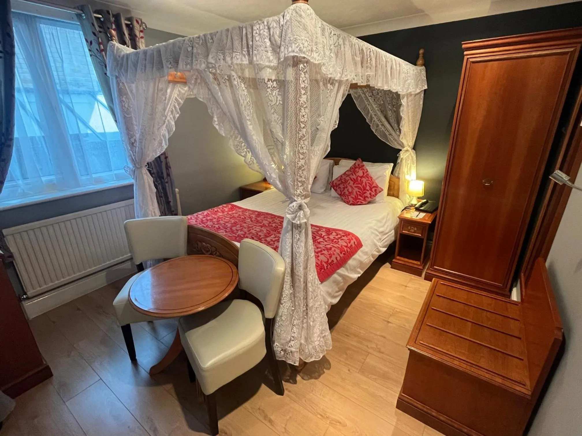 Bed in Sorrento Hotel & Restaurant