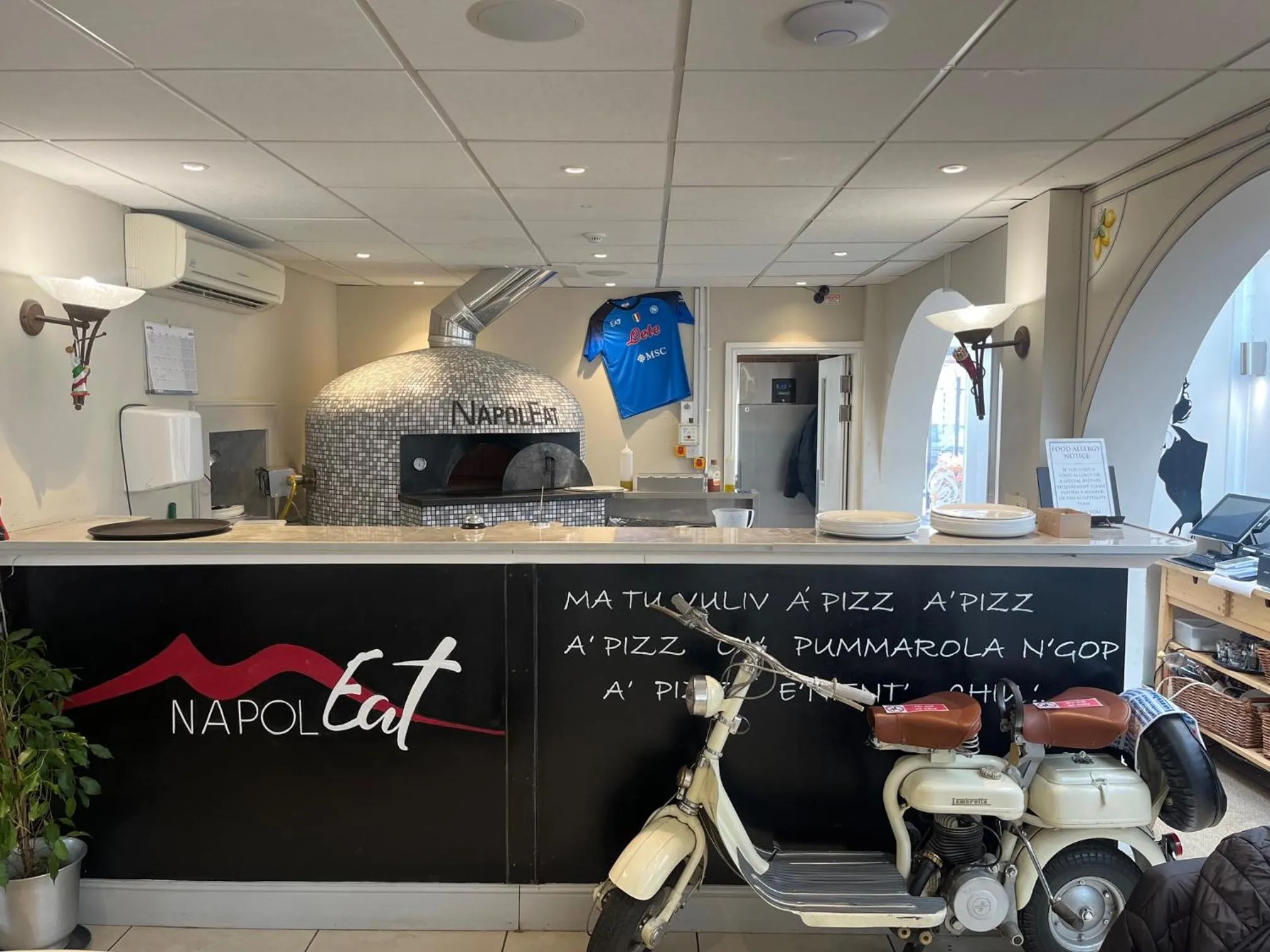 Restaurant/places to eat in Sorrento Hotel & Restaurant