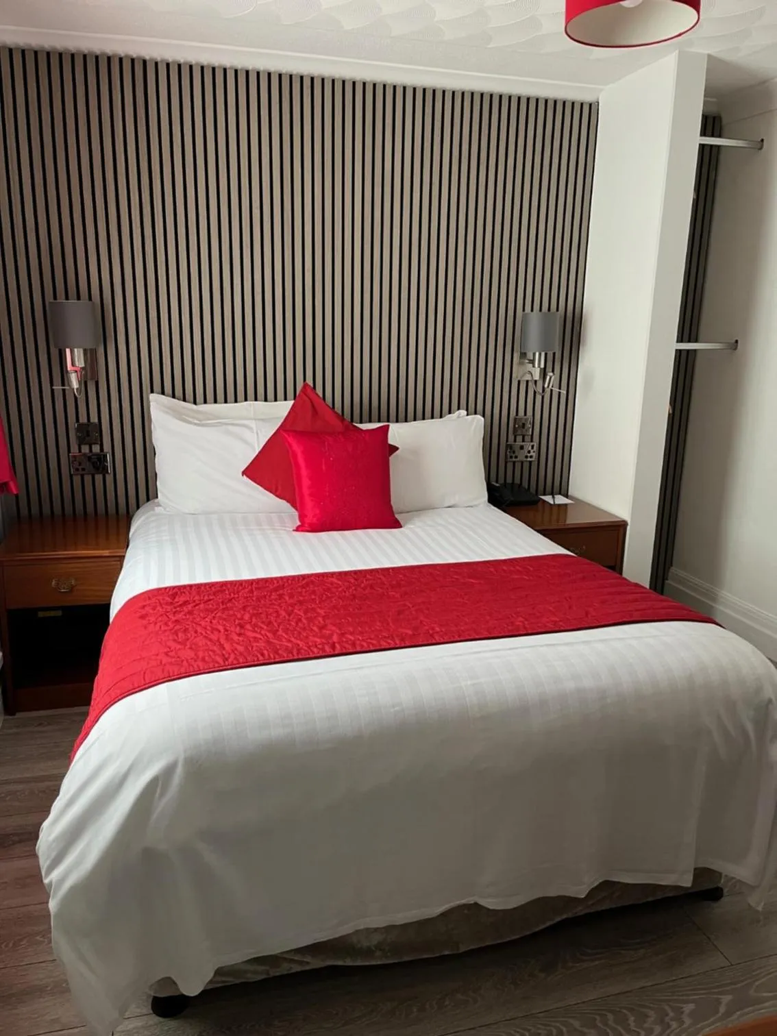 Bed in Sorrento Hotel & Restaurant