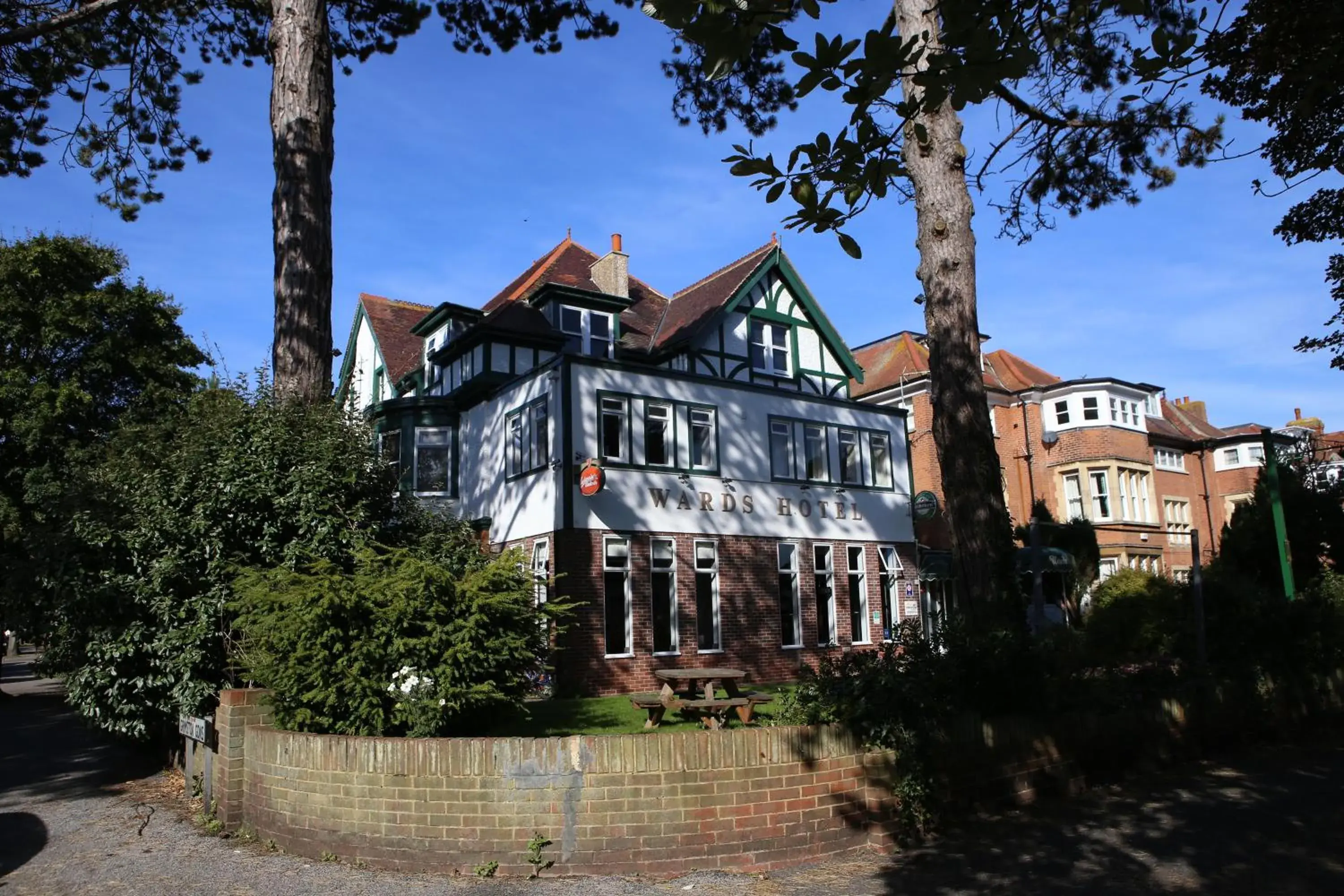 Property building in Wards Hotel & Restaurant Property building in Wards Hotel & Restaurant