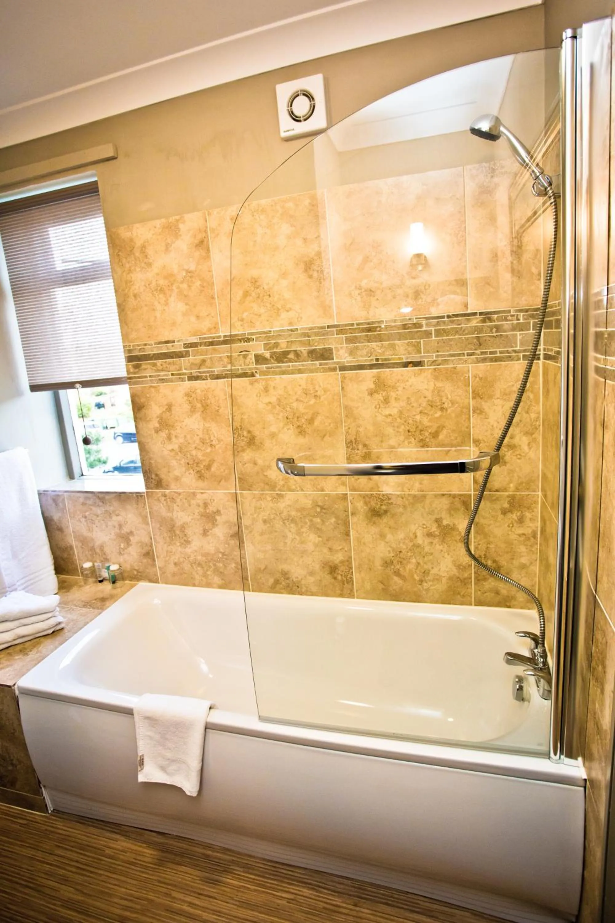 Bathroom in Wards Hotel & Restaurant