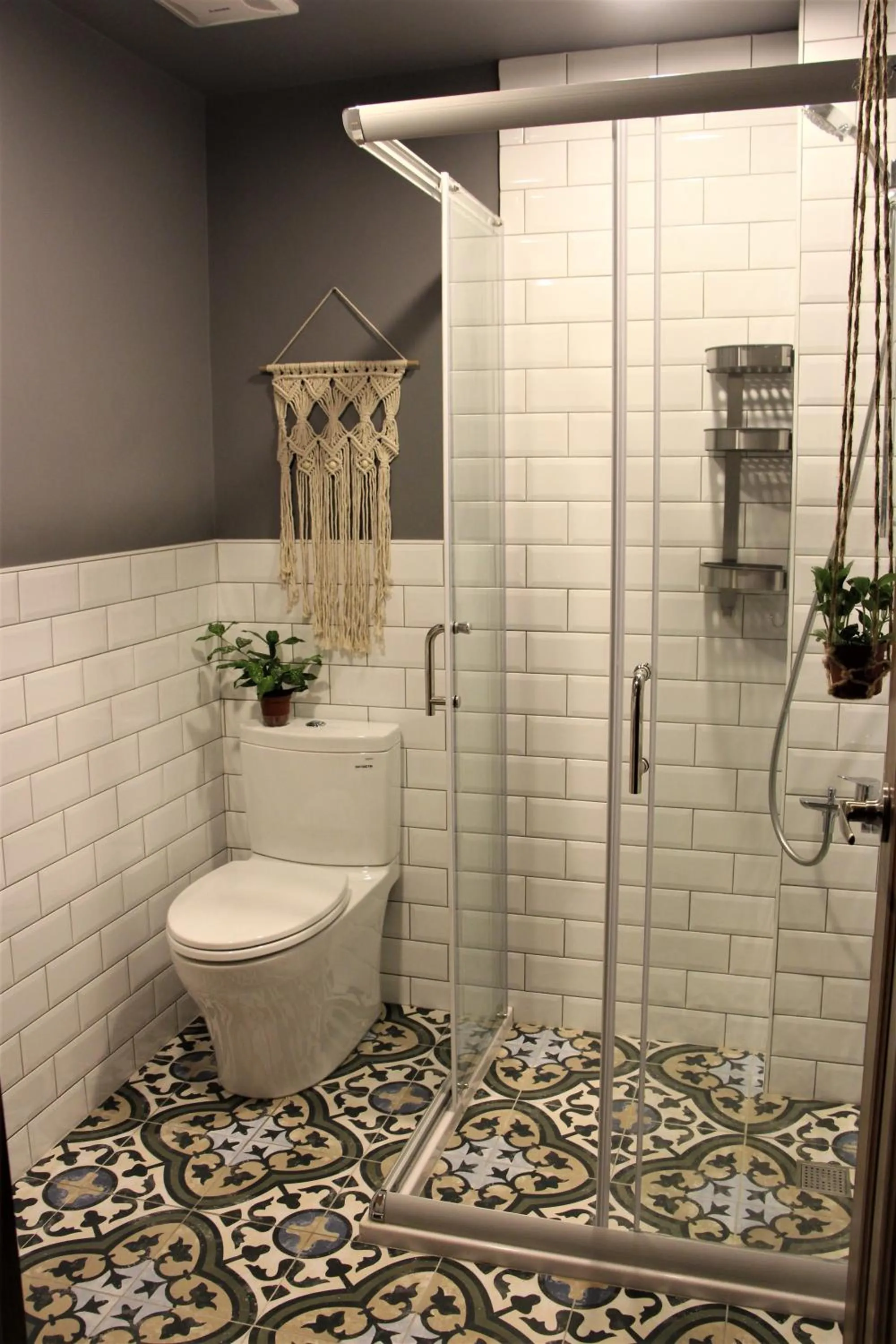 Bathroom in 好趣旅店 How Chill Inn #風格設計民宿 #停車折抵 #可包棟