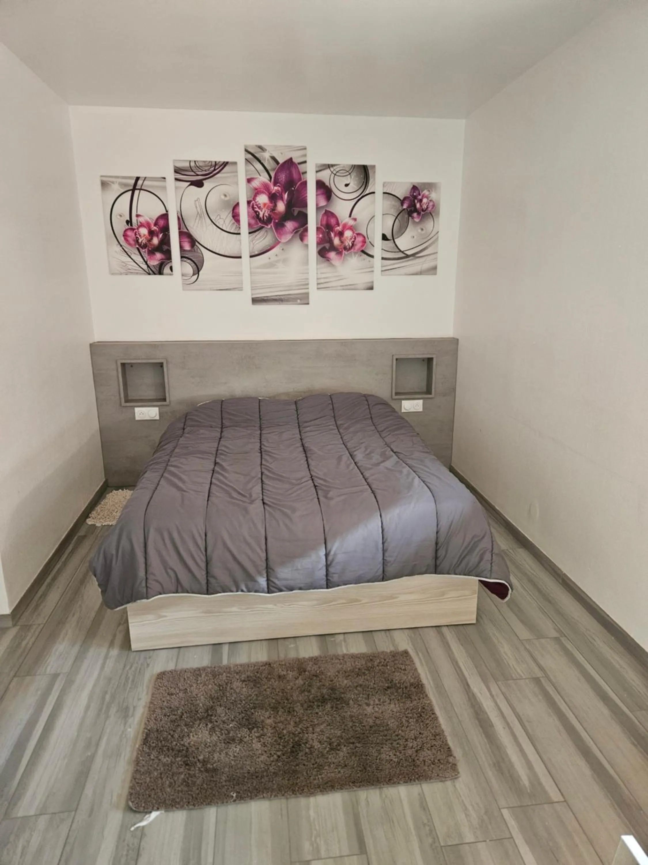 Bedroom, Bed in Hôtel à la croix d'or