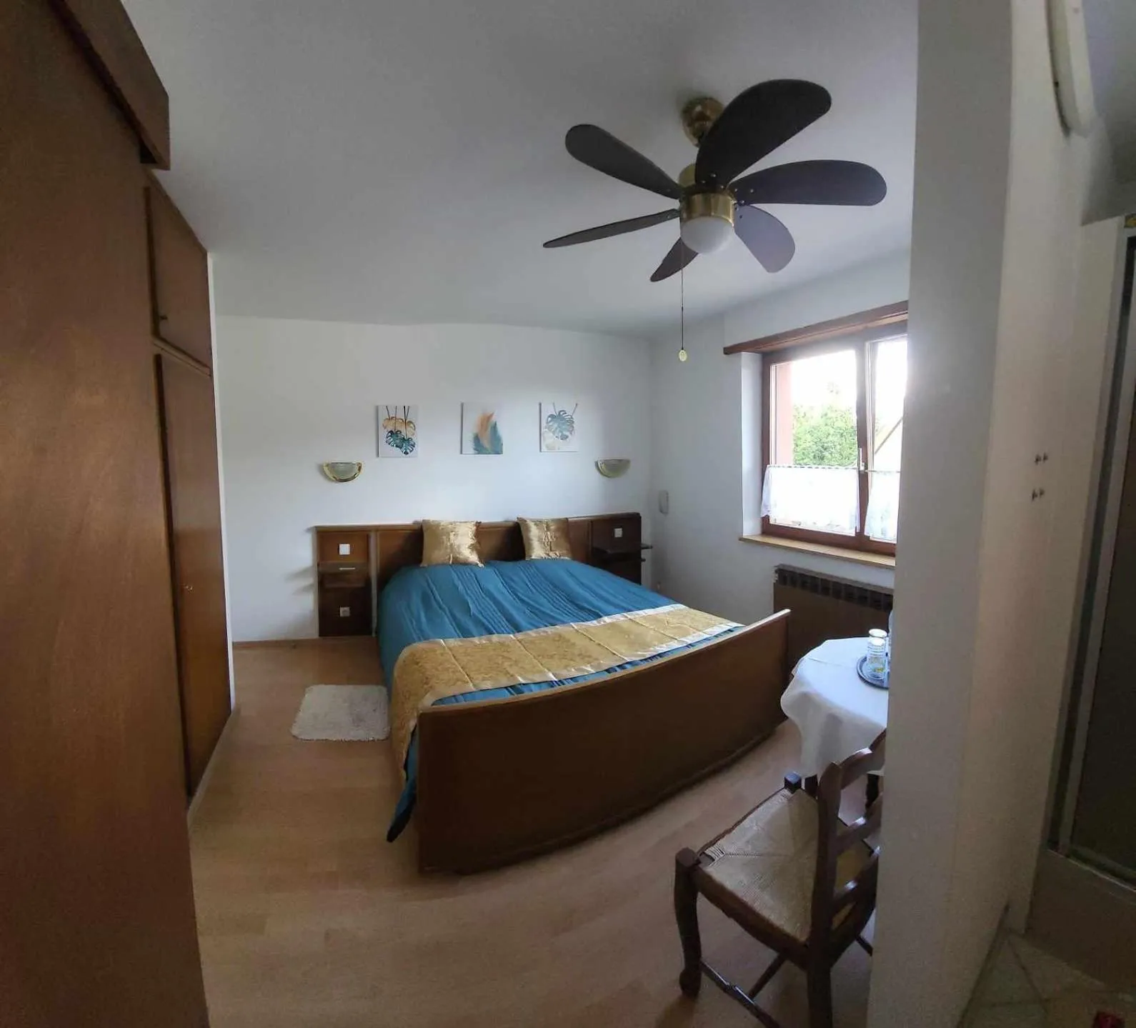 Photo of the whole room, Bed in Hôtel à la croix d'or