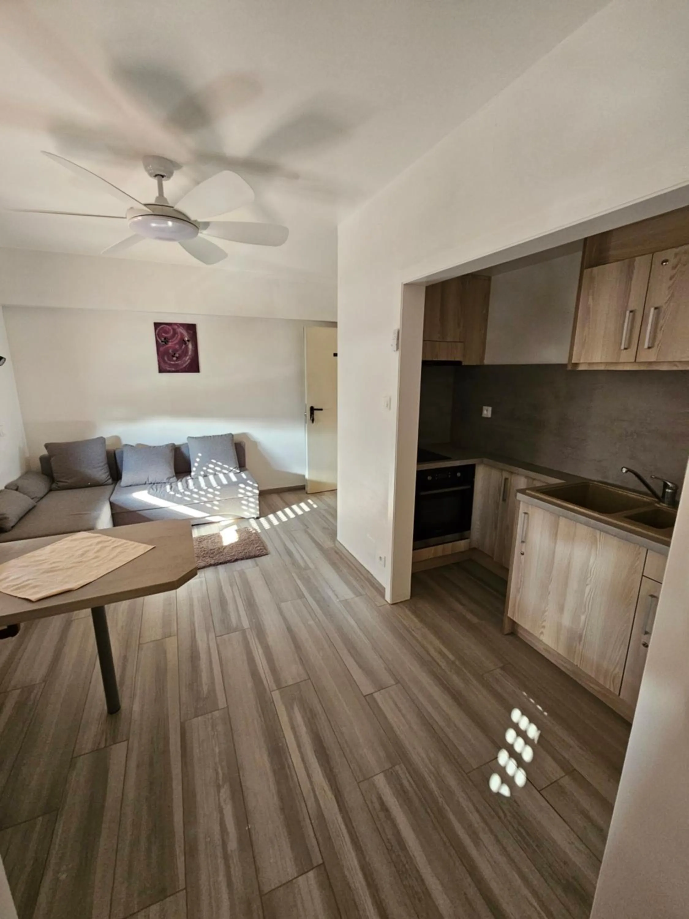 Kitchen or kitchenette, Bed in Hôtel à la croix d'or