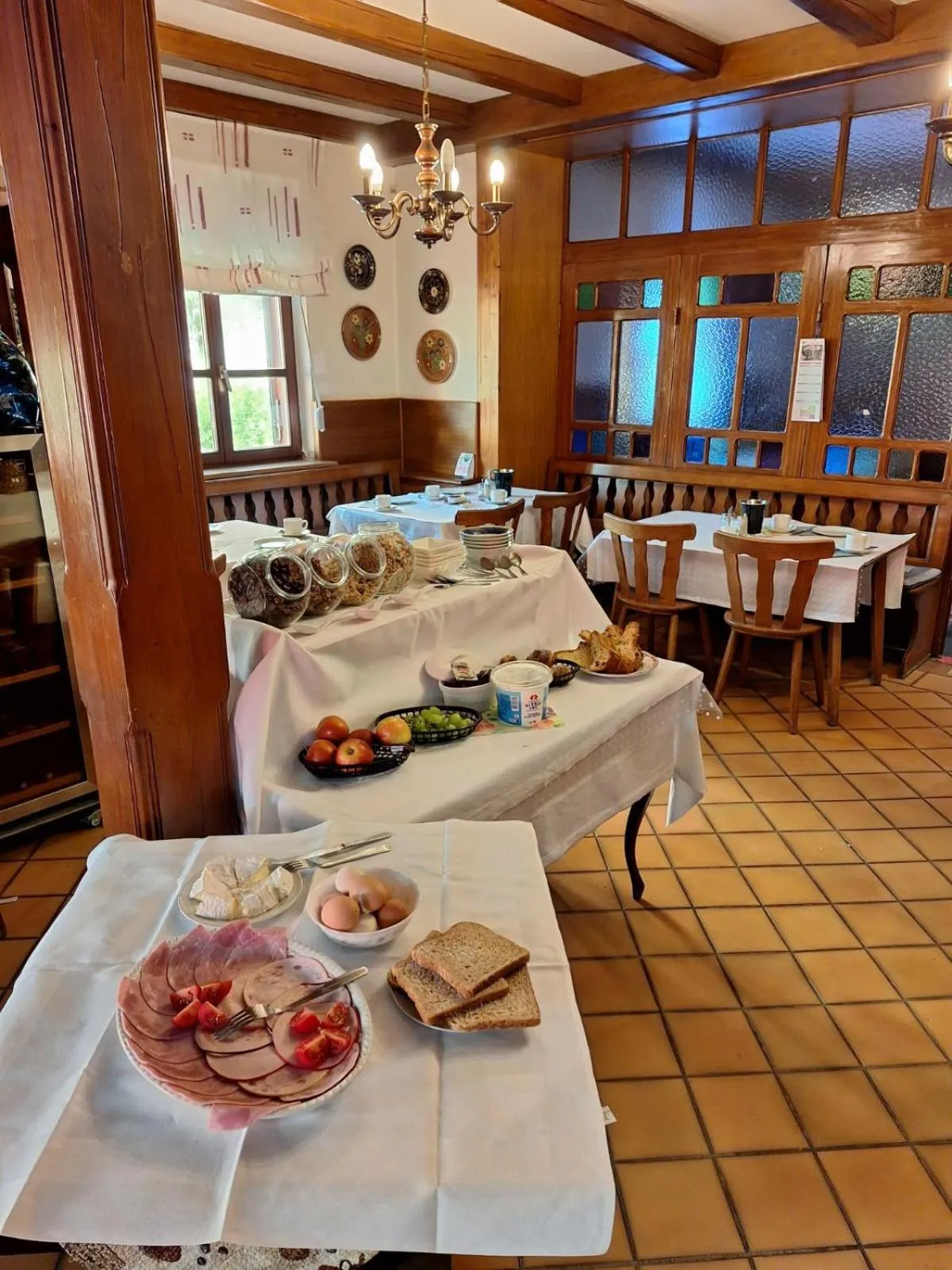 Buffet breakfast in Hôtel à la croix d'or