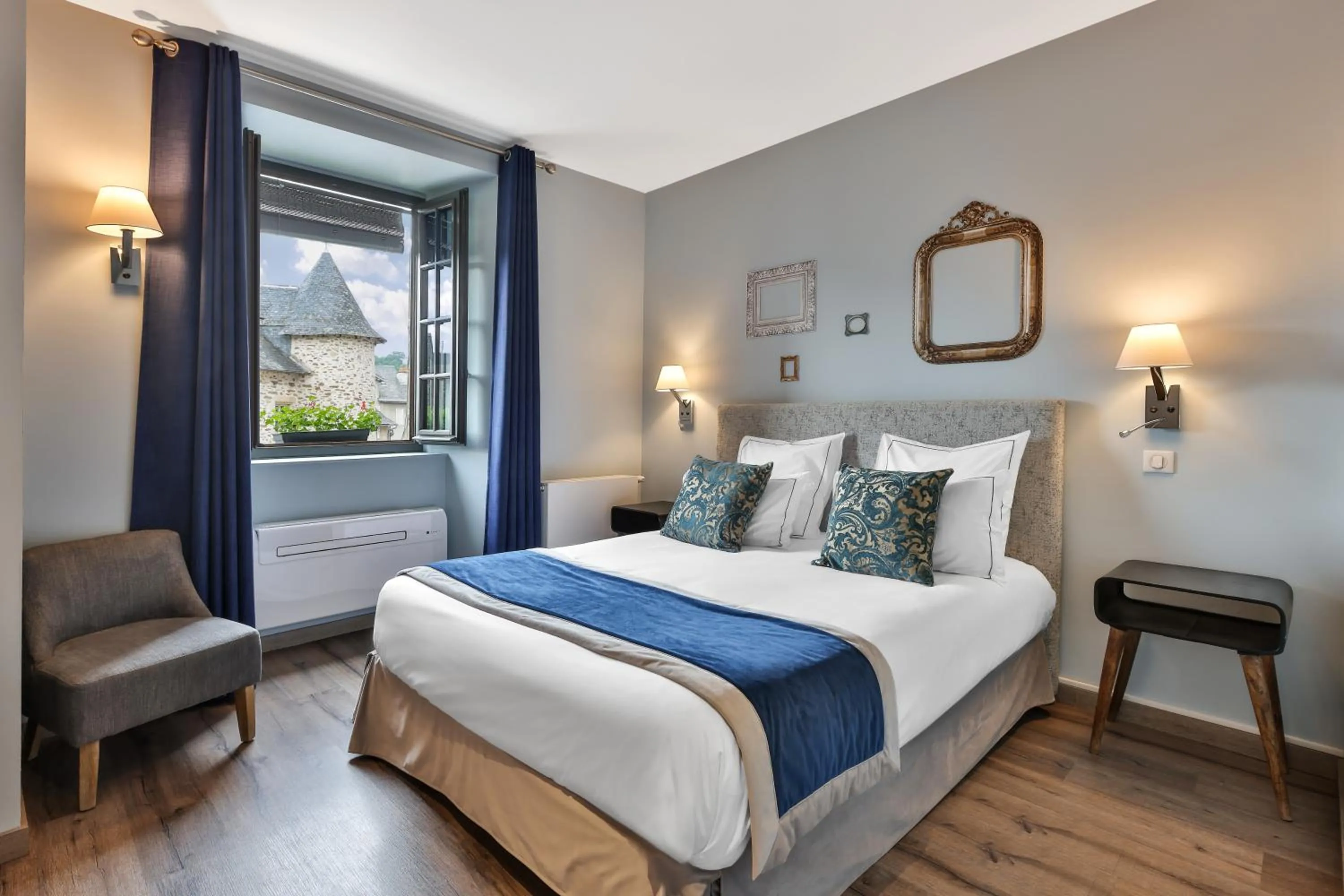 Bedroom, Bed in Hôtel Joyet de Maubec