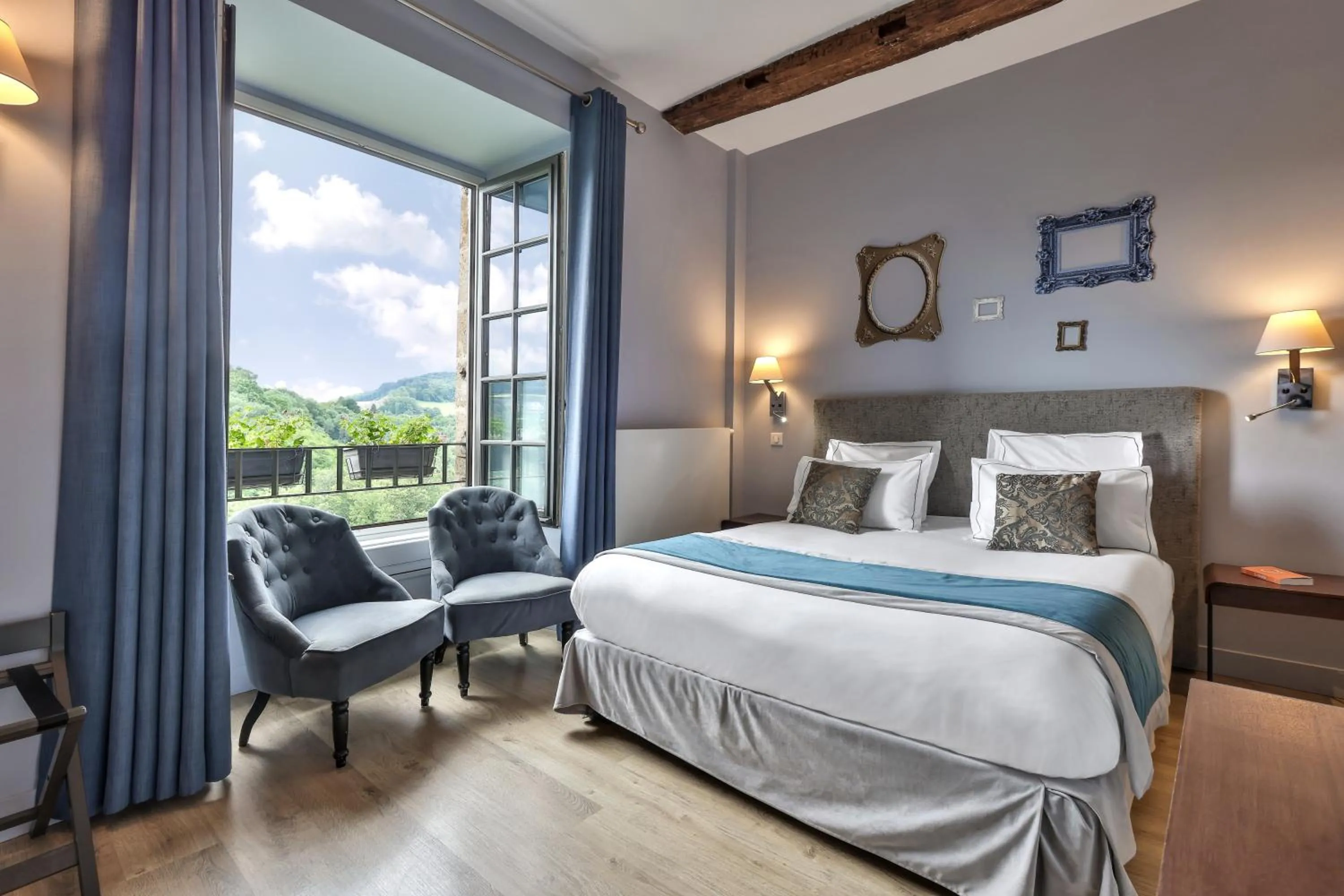 Bedroom, Bed in Hôtel Joyet de Maubec