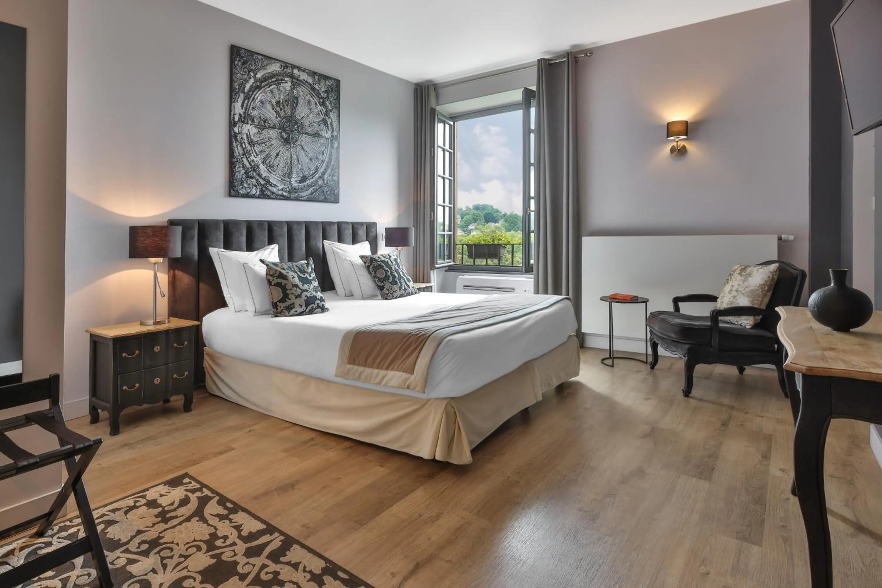 Bedroom, Bed in Hôtel Joyet de Maubec