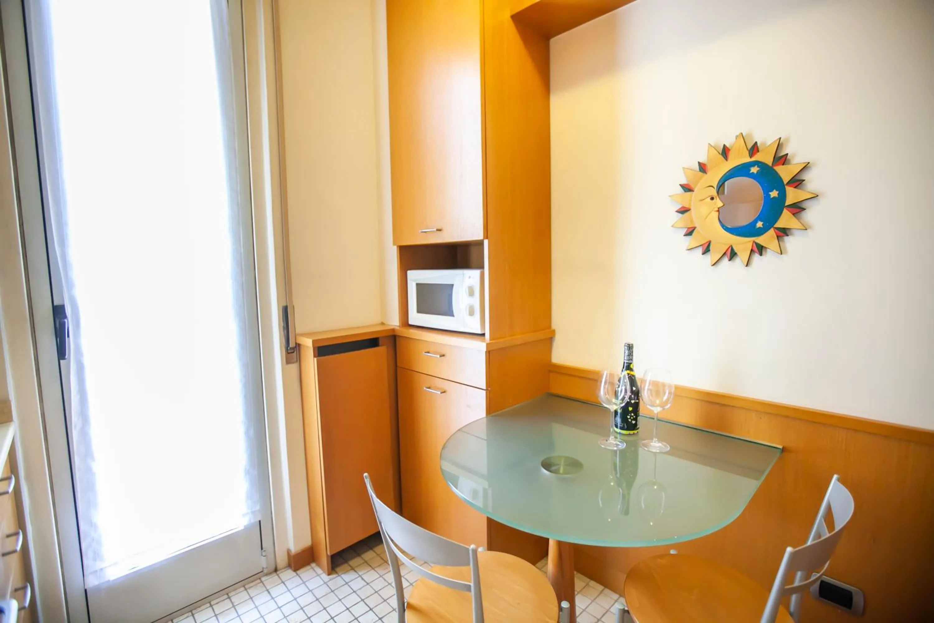 Kitchen or kitchenette in Skyline by Comorooms