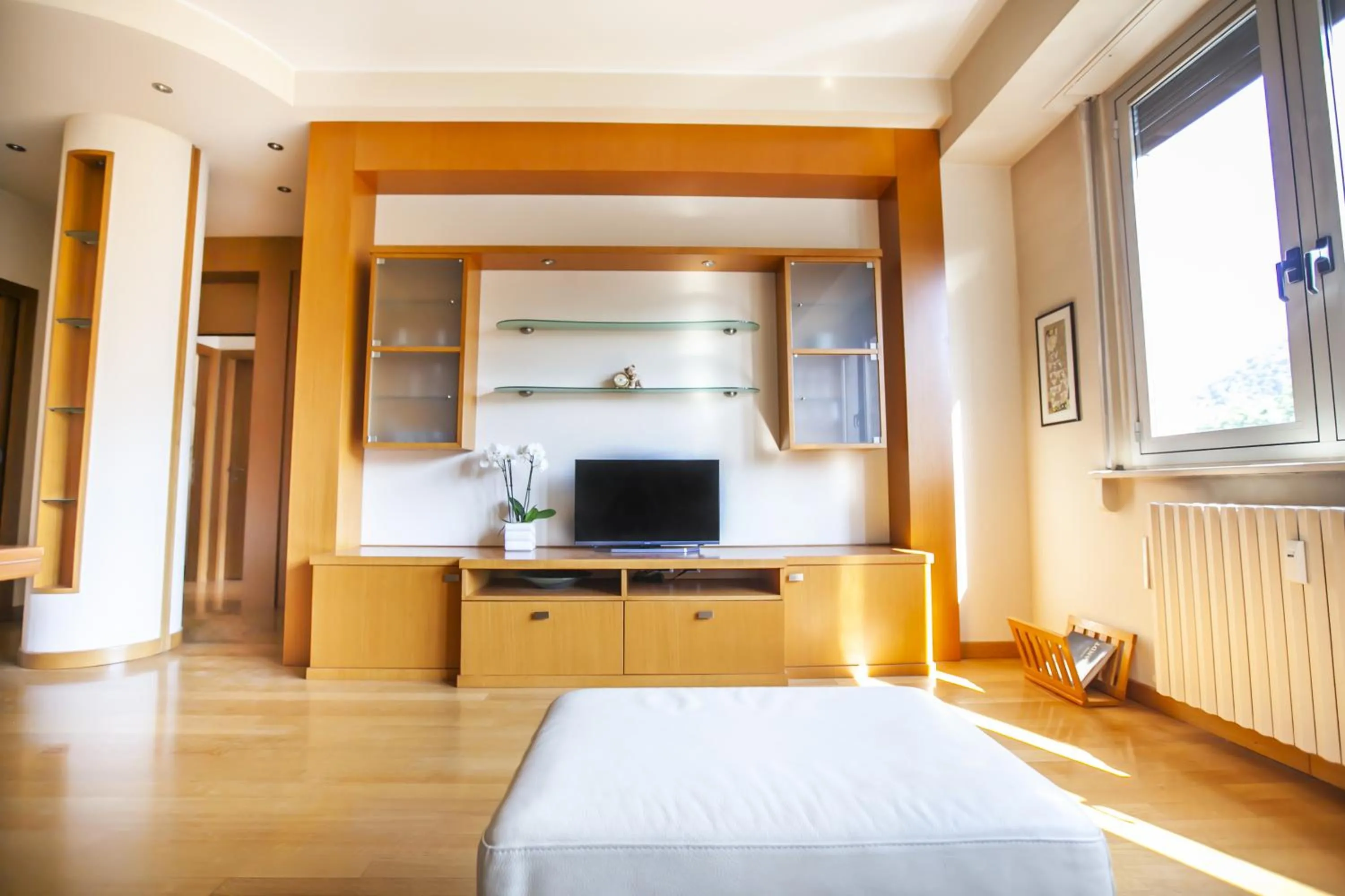 TV and multimedia, Bed in Skyline by Comorooms