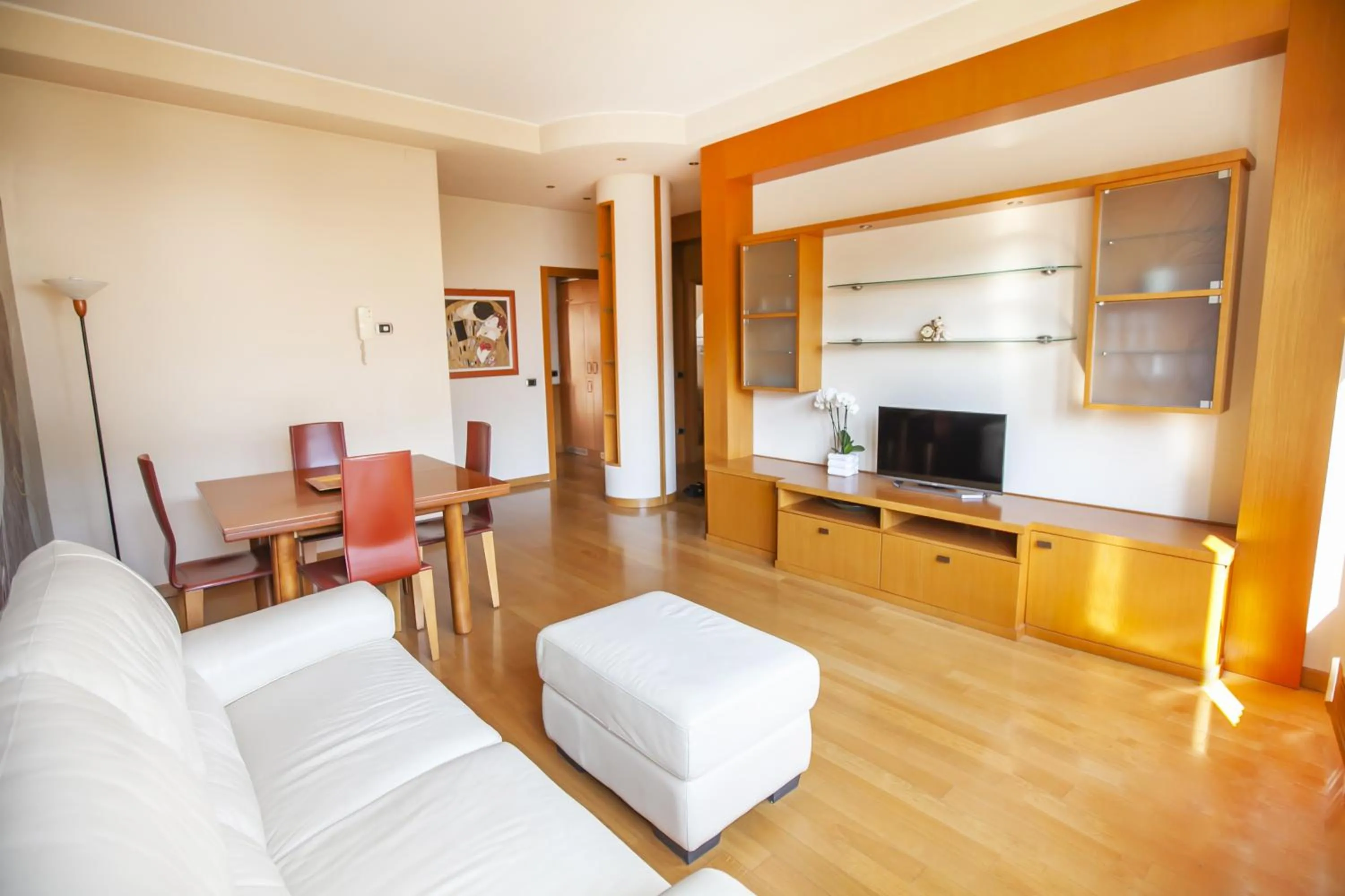 TV and multimedia in Skyline by Comorooms