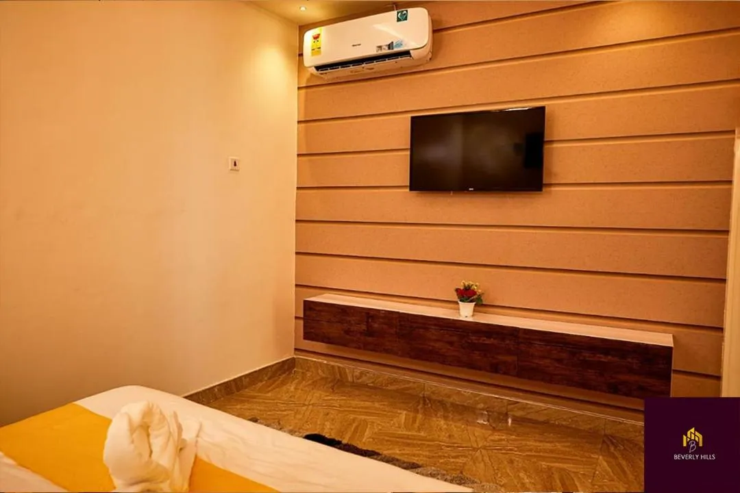 Bed in Beverly Hills Kumasi