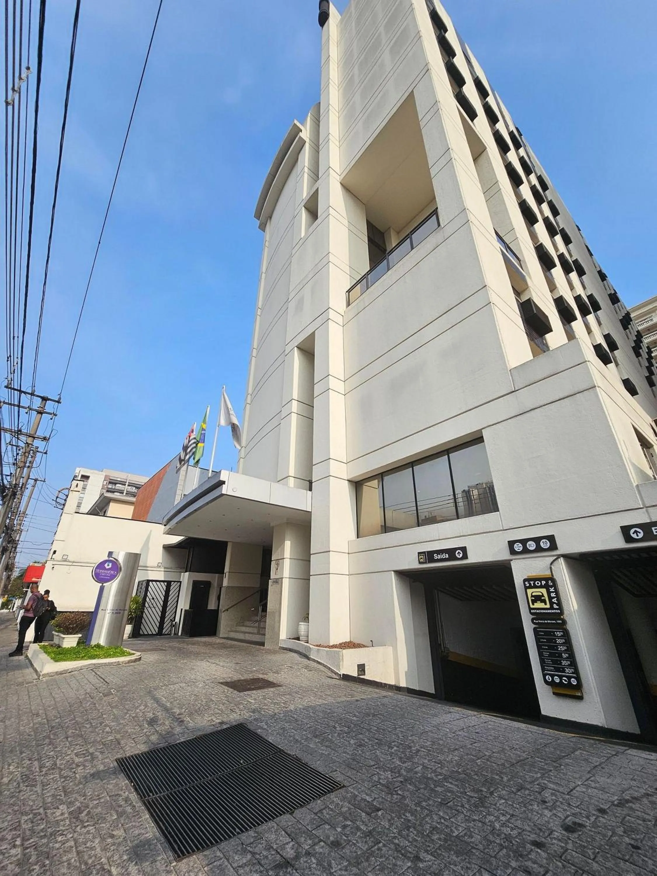 Facade/entrance in Flat 902 na Avenida Vieira de Moraes 1960 perto do aeroporto de Congonhas