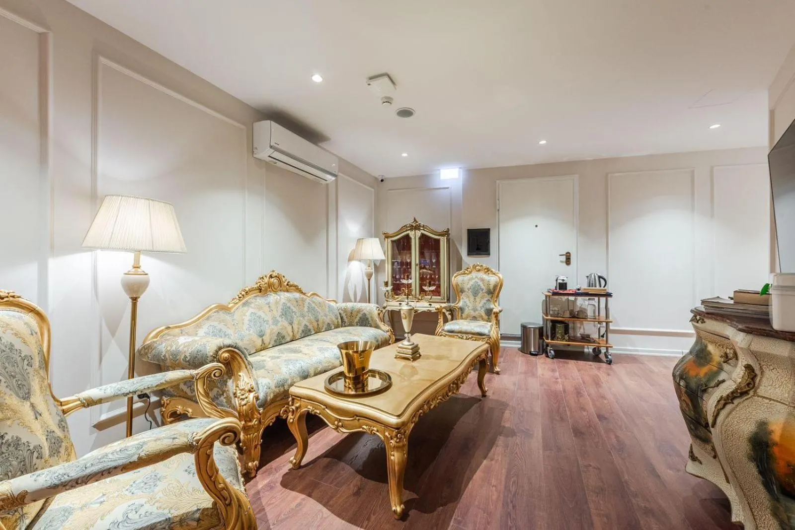 SOL INVICTUS Boutique Hotel Durres Albania