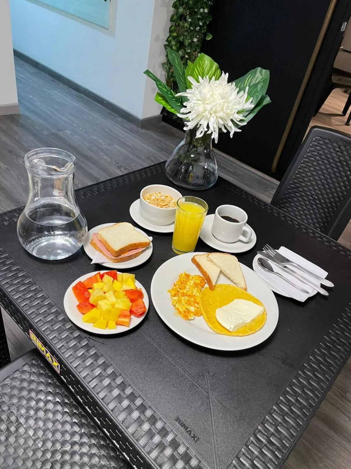 Food and drinks in Orbe Hotel Medellín