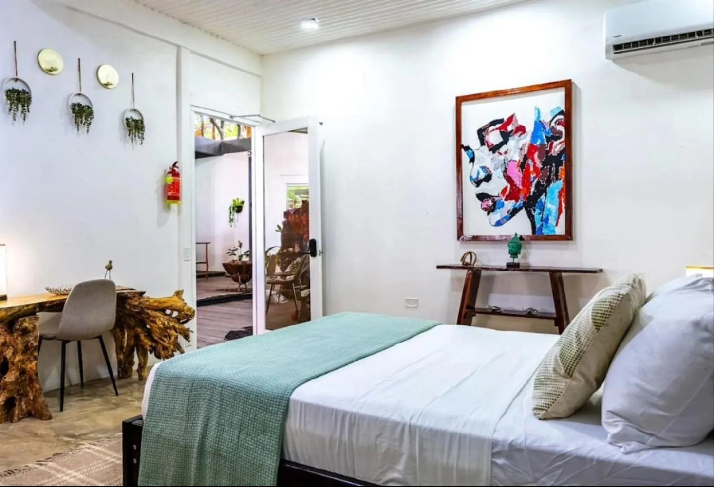 Bed in El Deseo Serendipity Tortuguero