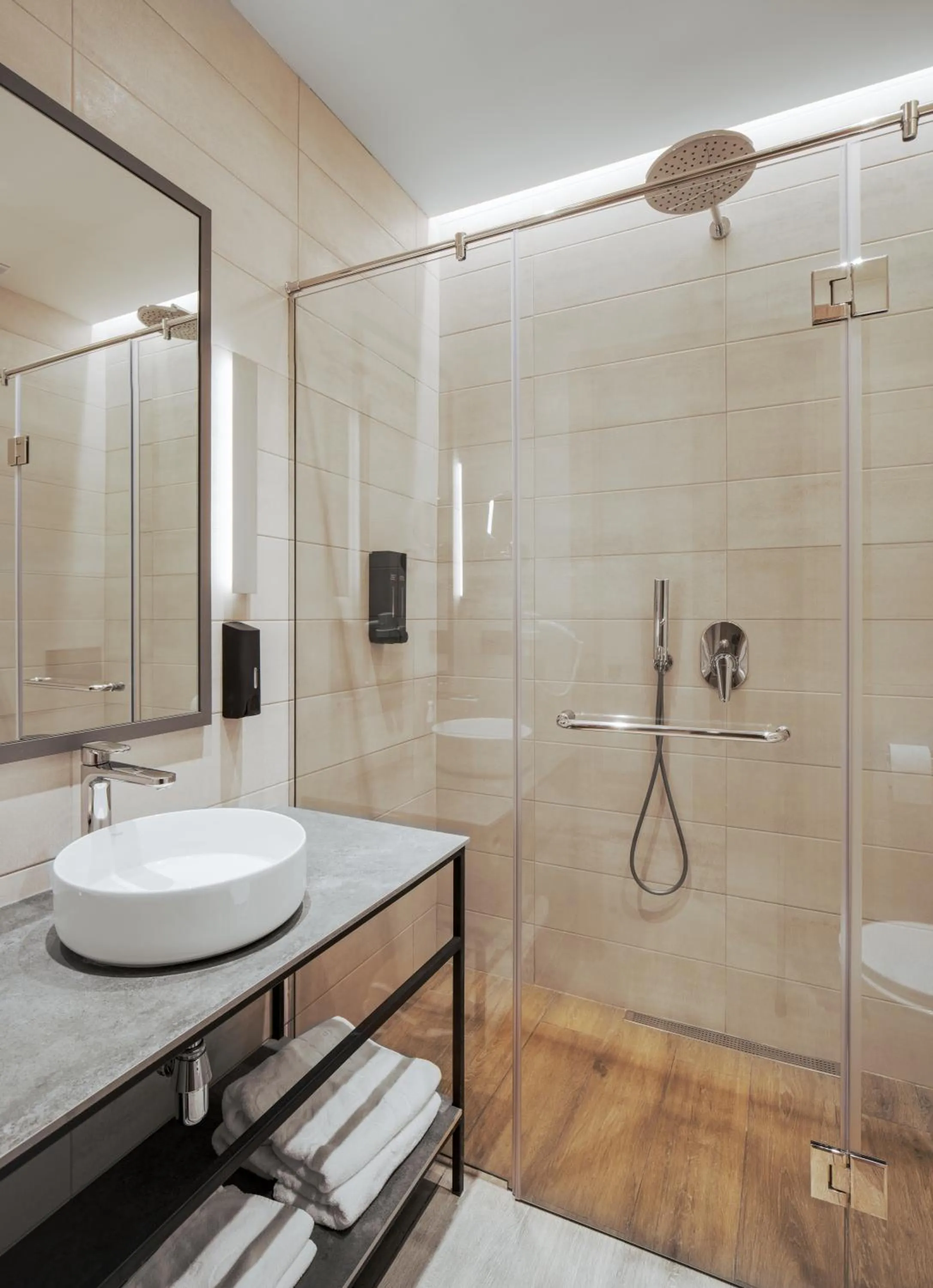 Shower in Radisson Hotel & Spa Gyumri