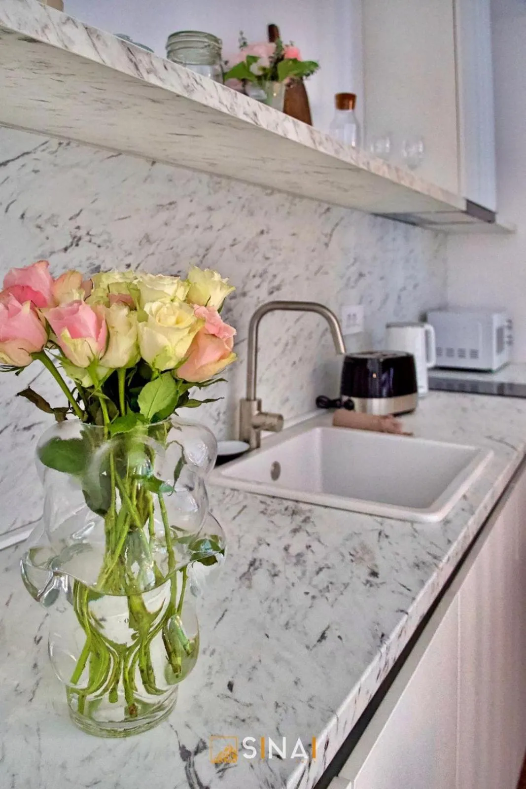 Kitchen or kitchenette in SINAI APH Apartments