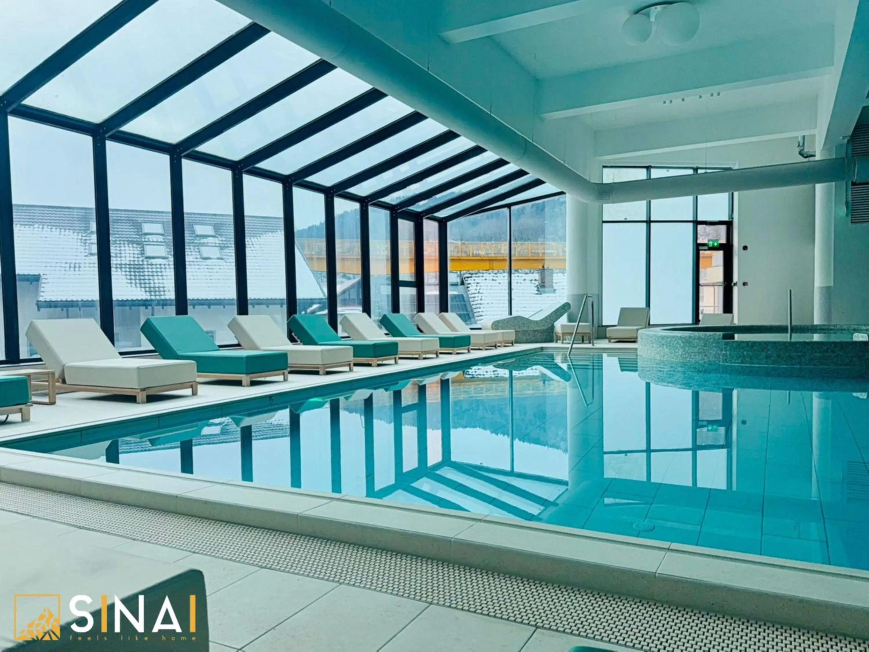Swimming pool in SINAI APH Apartments