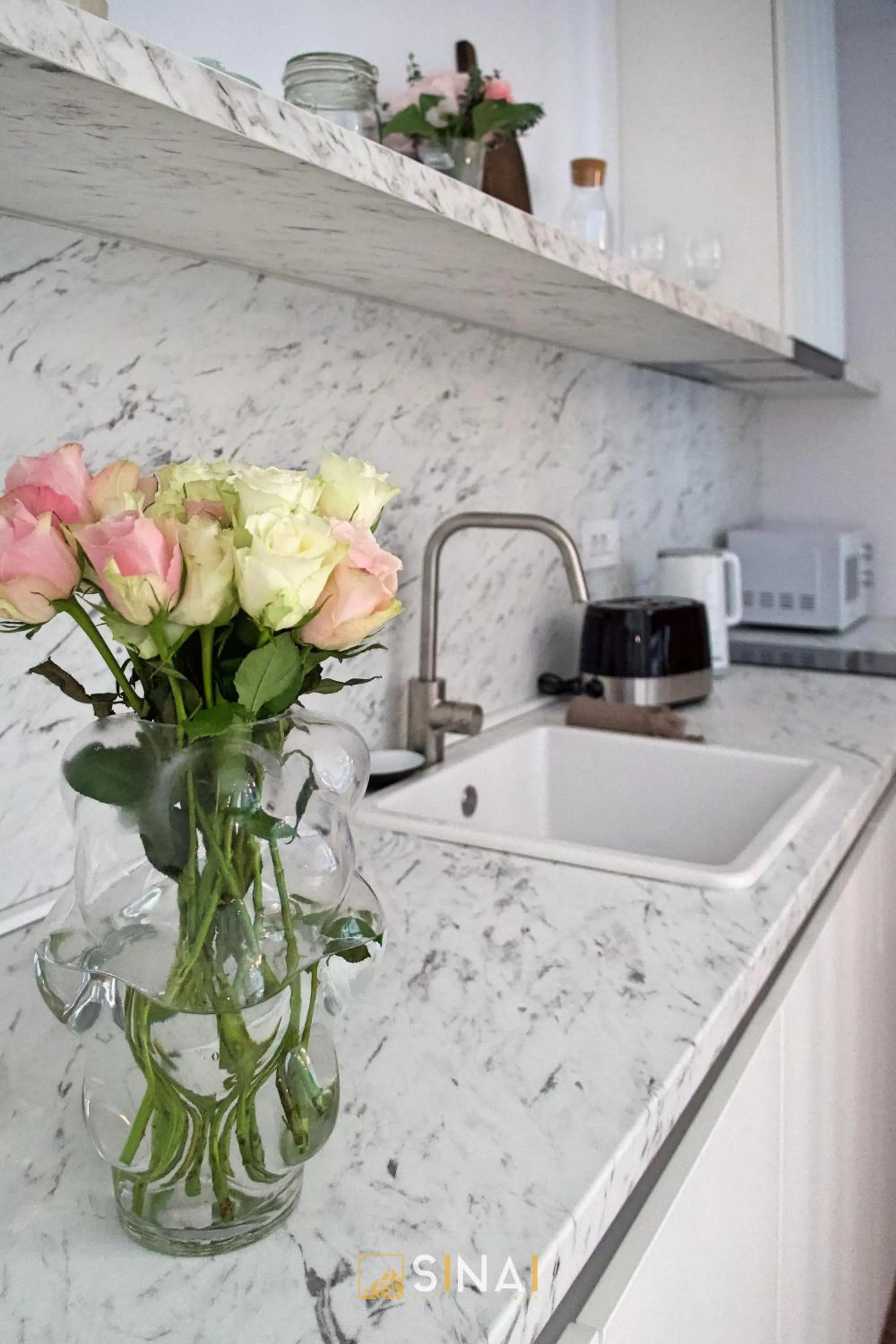 Kitchen or kitchenette in SINAI APH Apartments