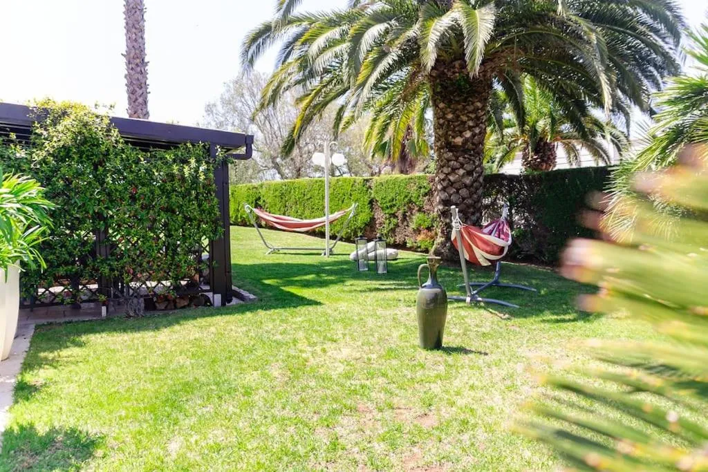 Beatrice: regal residence with wide garden