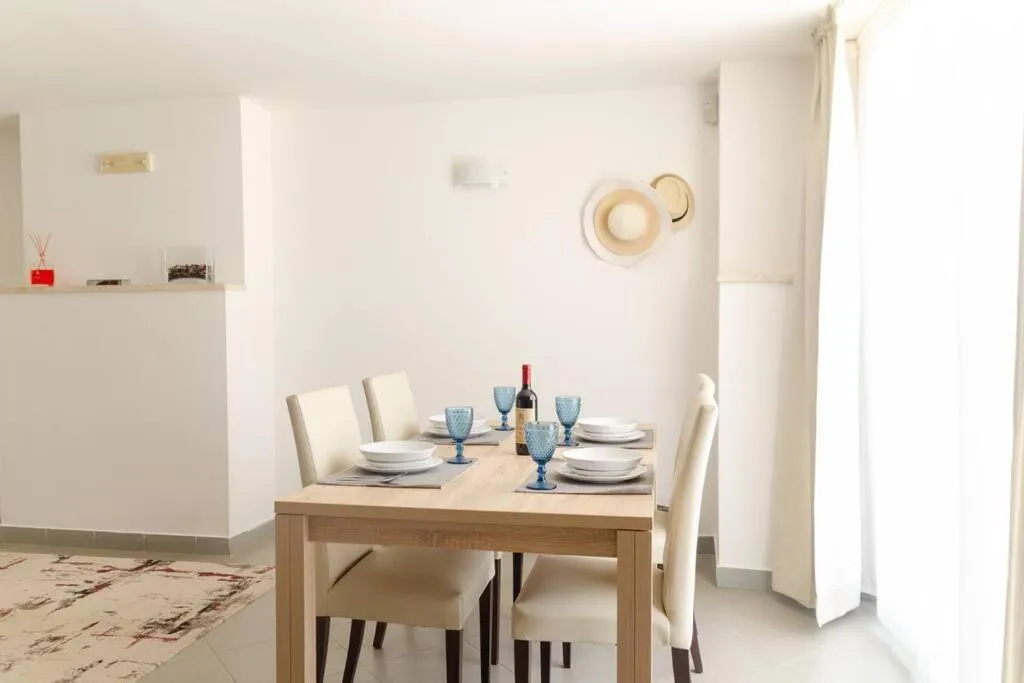 Beatrice: regal residence with wide garden