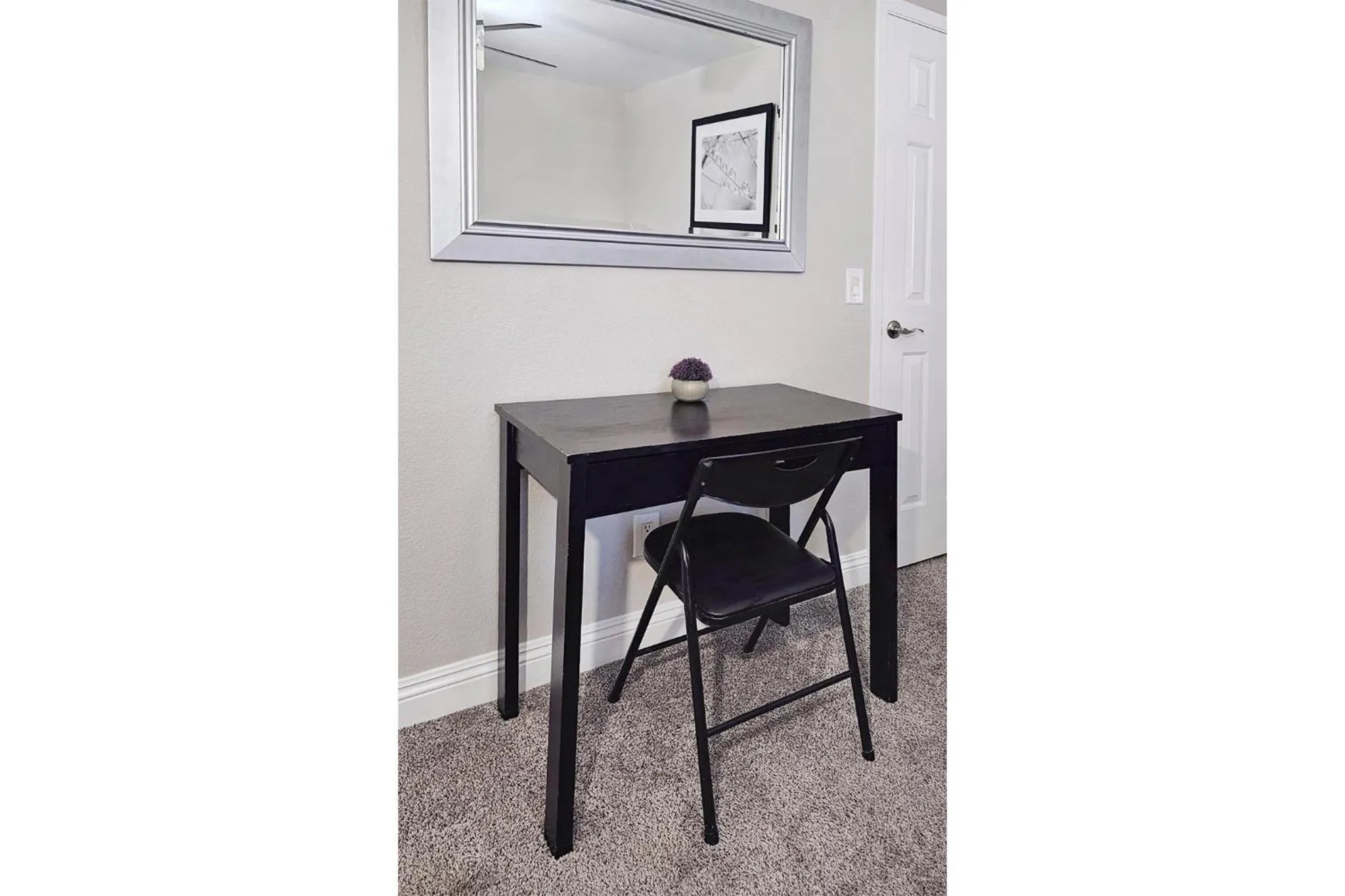 Seating area in UPGRADED & STYLISH, POOL, HOT TUB, WALK TO STRIP!
