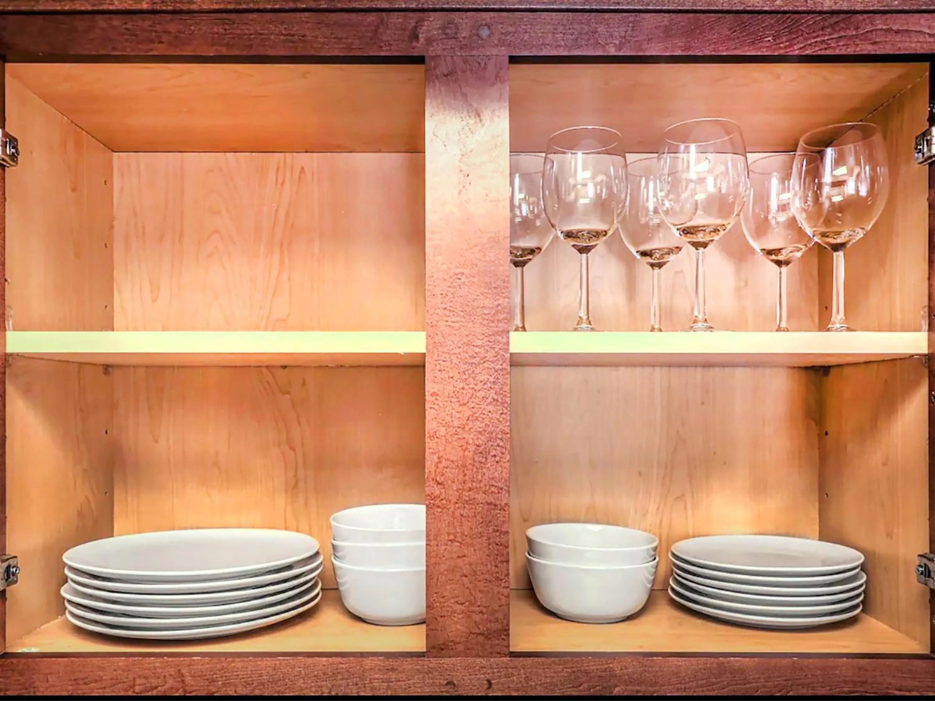 Kitchen or kitchenette in UPGRADED & STYLISH, POOL, HOT TUB, WALK TO STRIP!